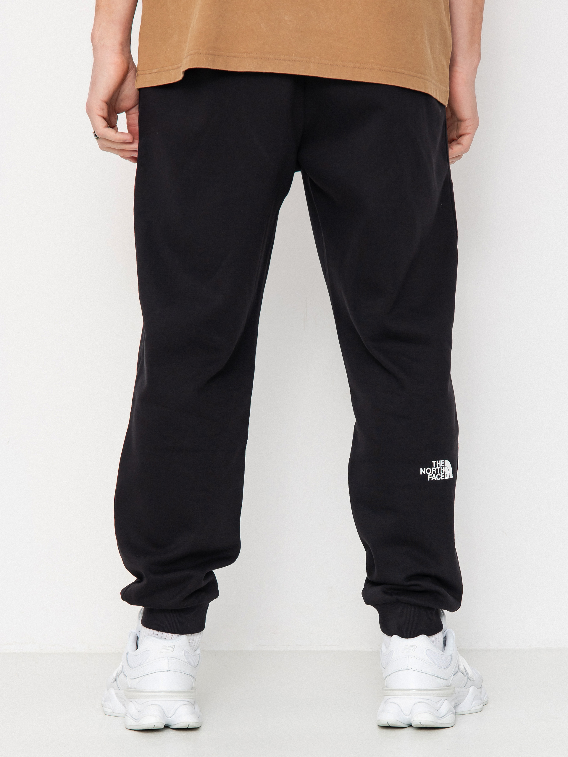 Nohavice The North Face Fine Regular Tapered Jogger (tnf black)