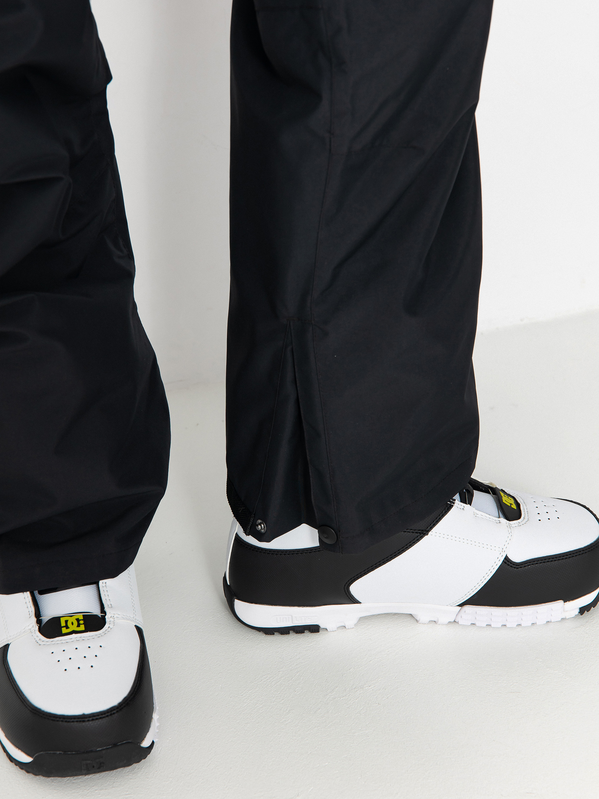Pánske Snowboardové nohavice DC Docile Bib (black)