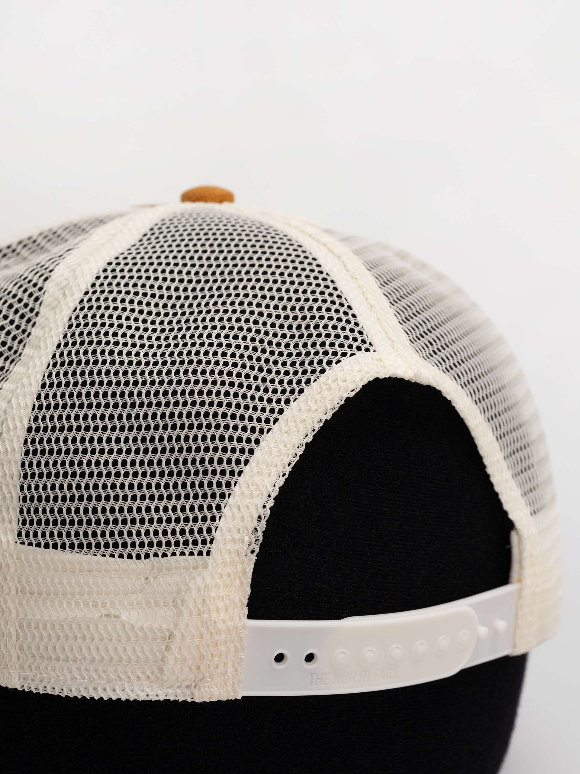 Šiltovka The North Face Half Dome Trucker (timber tan/leather patch)