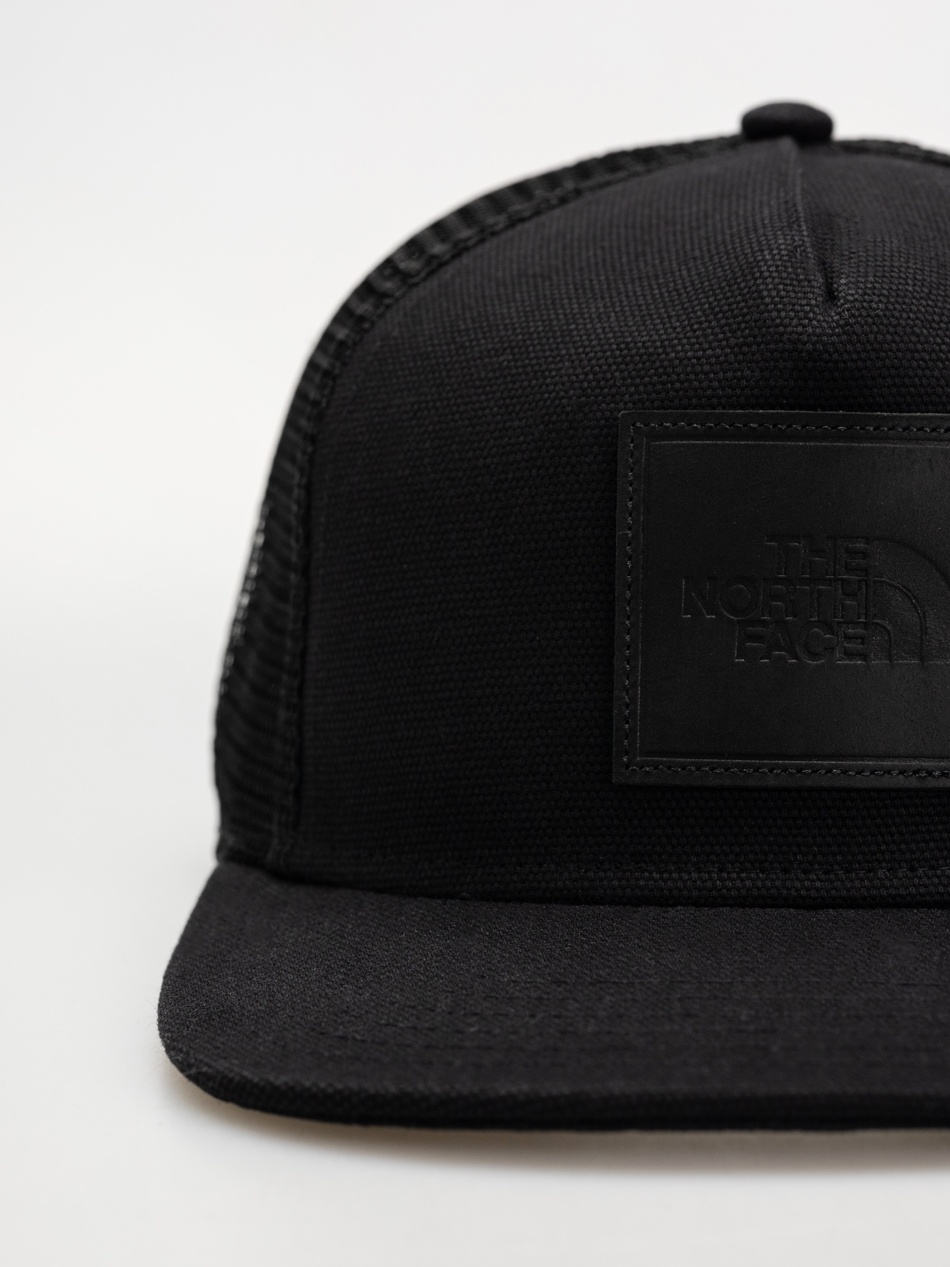 Šiltovka The North Face Half Dome Trucker (tnf black/leather patch)
