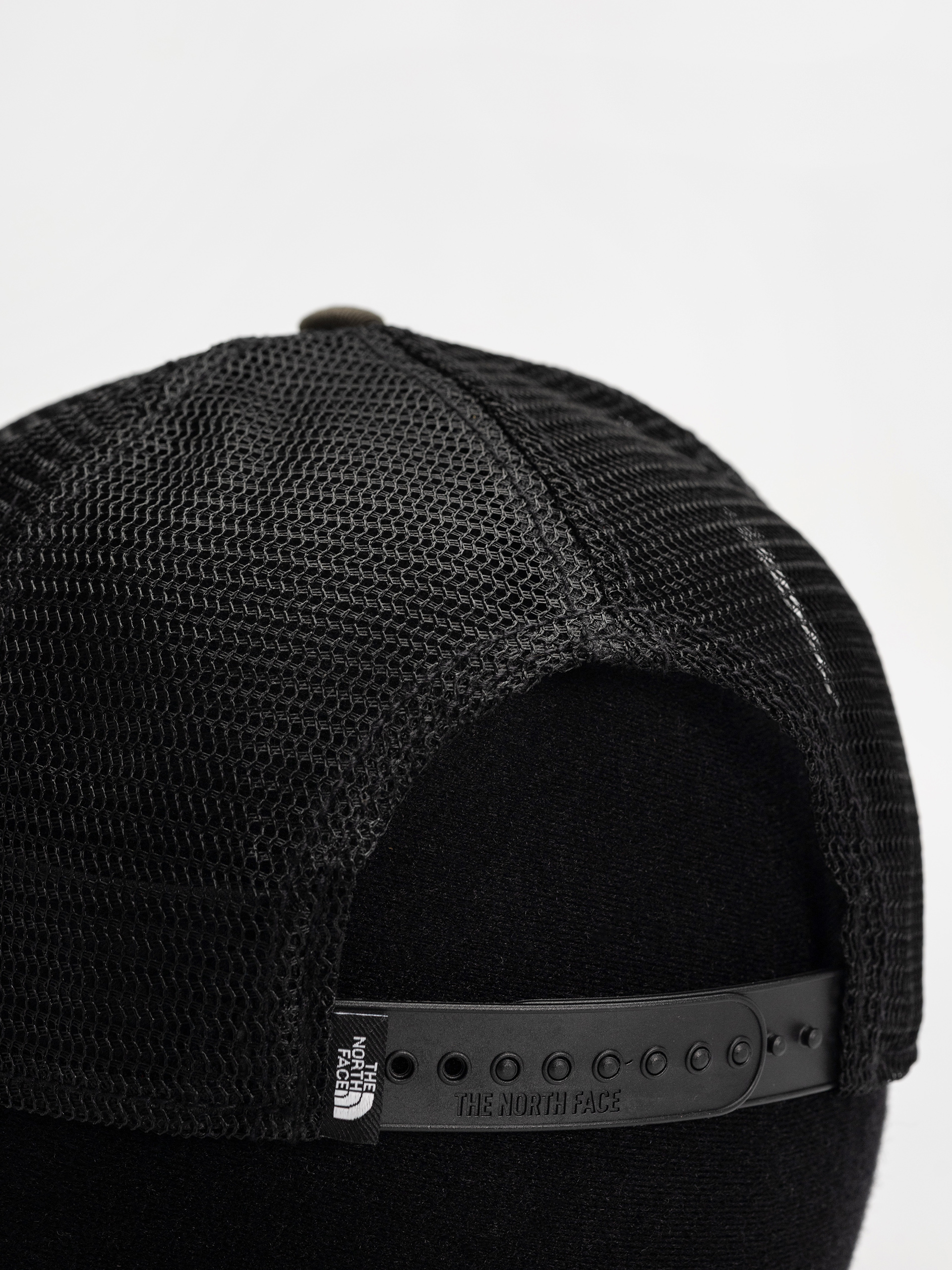 Šiltovka The North Face Embroidered Mudder Trucker (new taupe green/bear green)