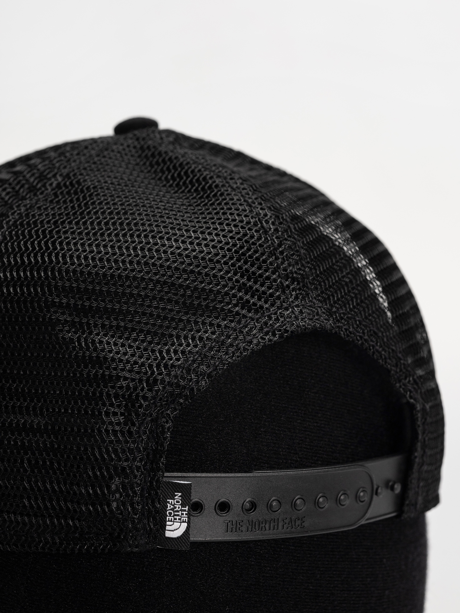 Šiltovka The North Face Embroidered Mudder Trucker (tnf black/tnf black/bear green)