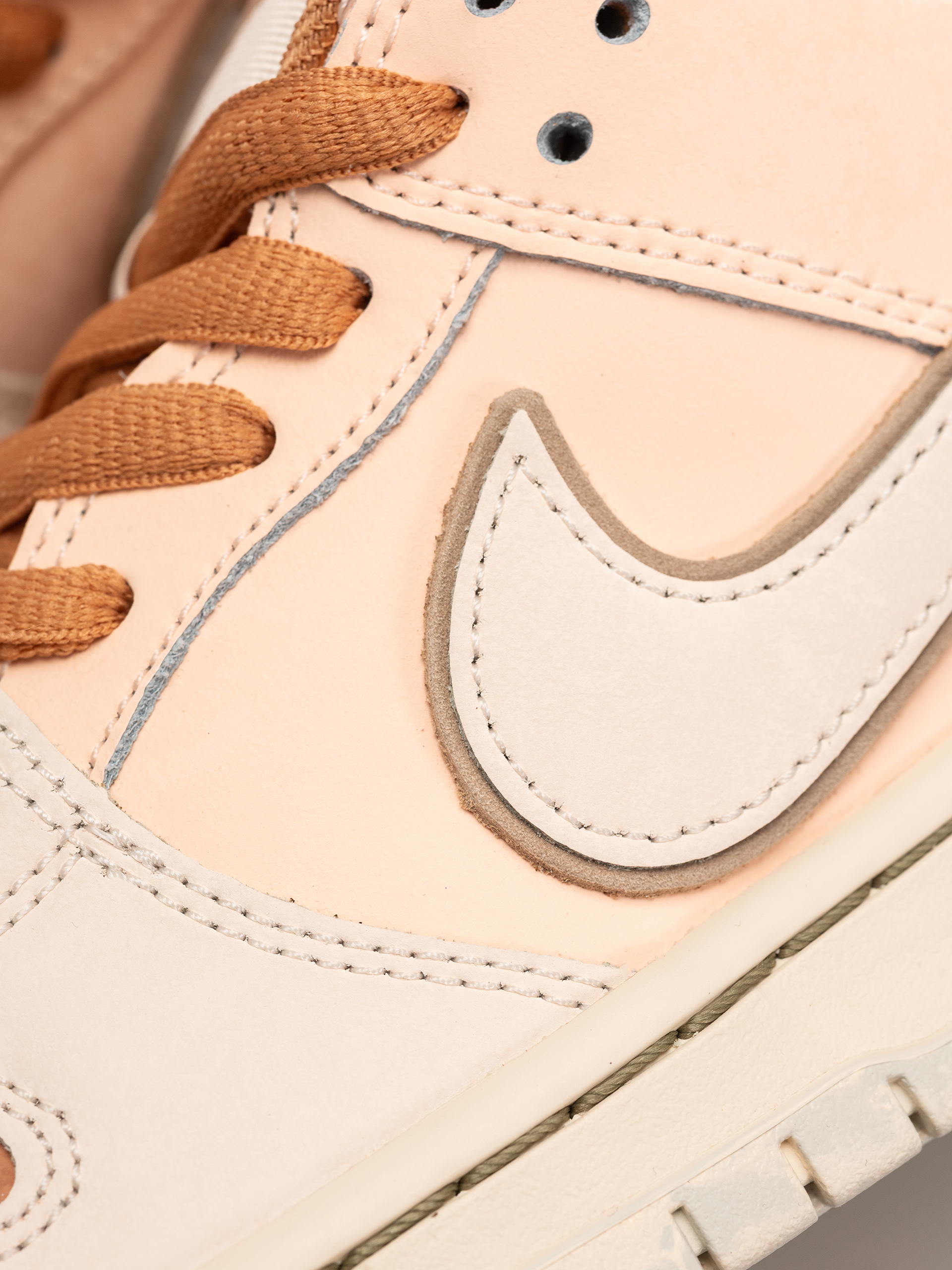 Topánky Nike SB Dunk Low Pro Prm (amber brown/guava ice crimson tint hemp)