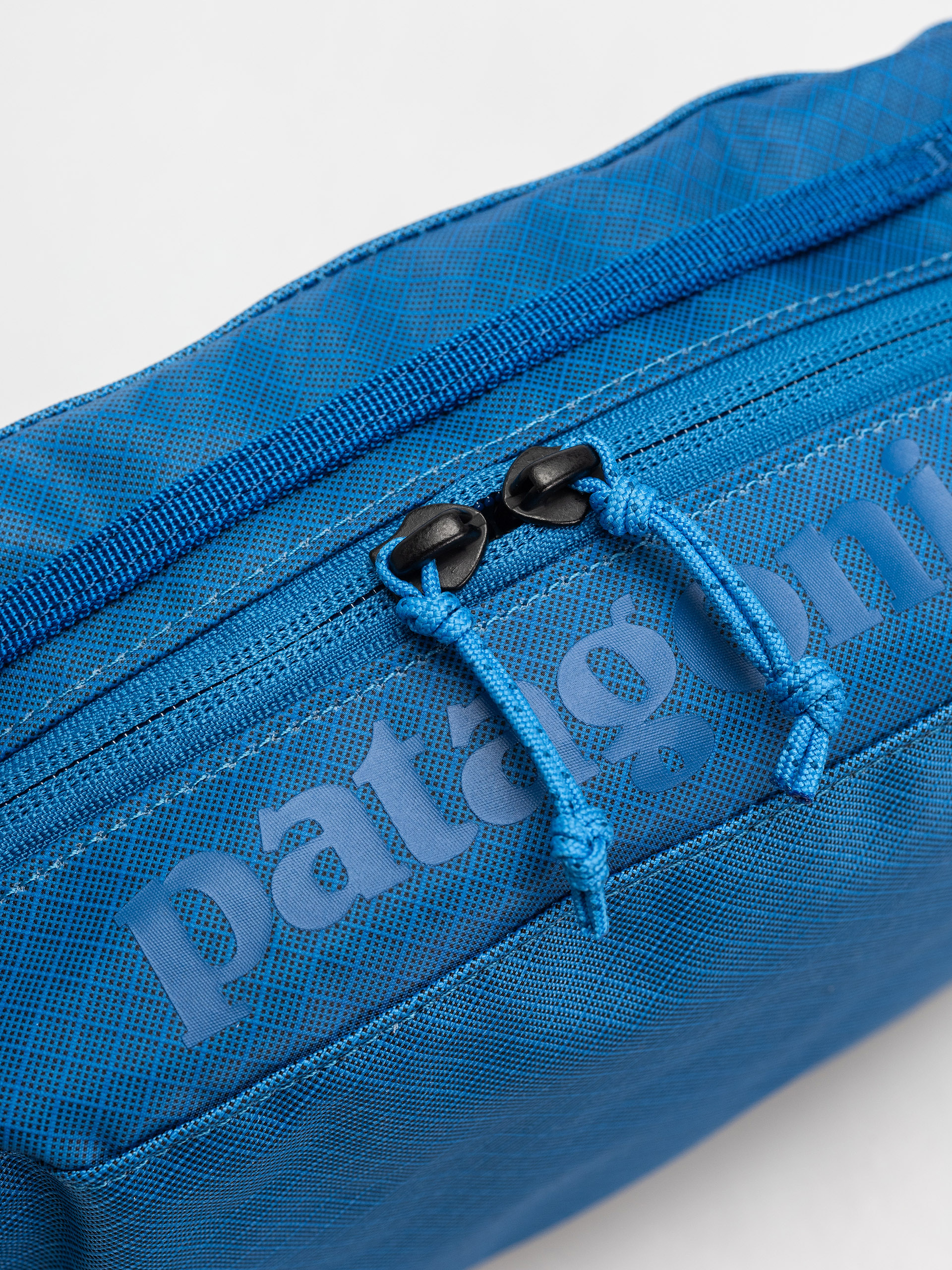 Kosmetická taška Patagonia Black Hole Cube 3L (endless blue)