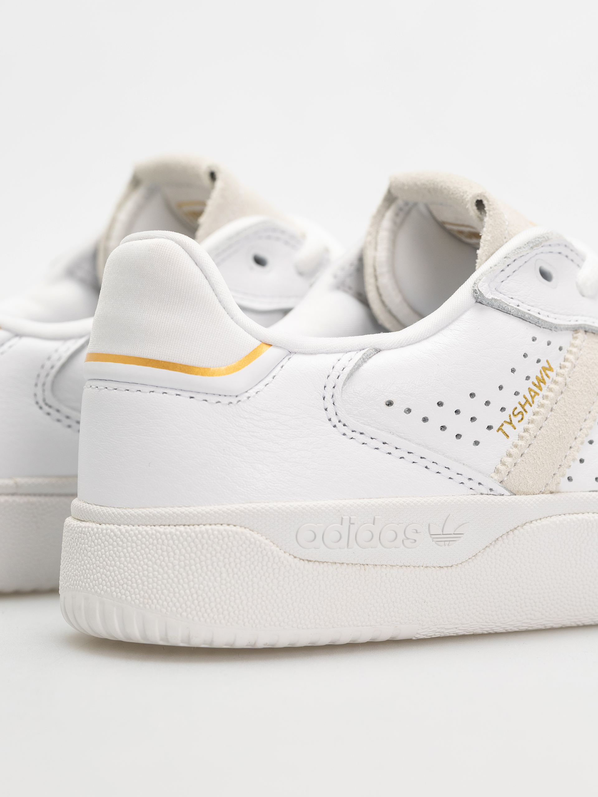 Topánky adidas Tyshawn Low (ftwwht/ftwwht/goldmt)