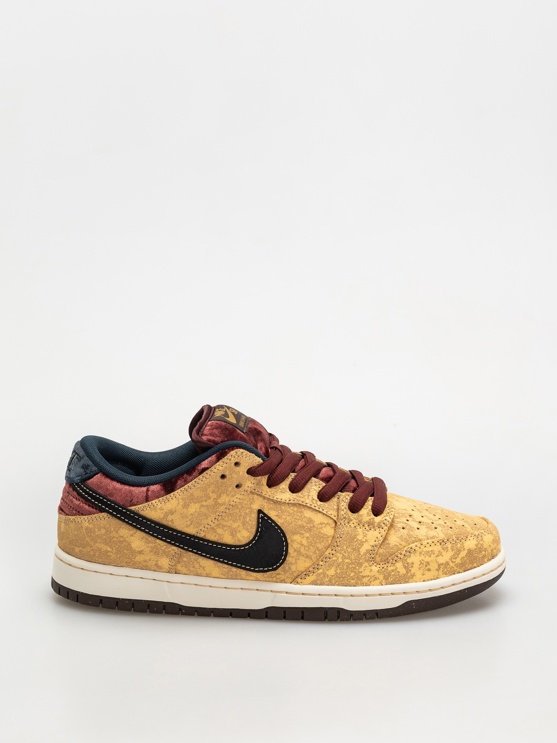 Topánky Nike SB Dunk Low Pro (celestial gold/black dark team red)