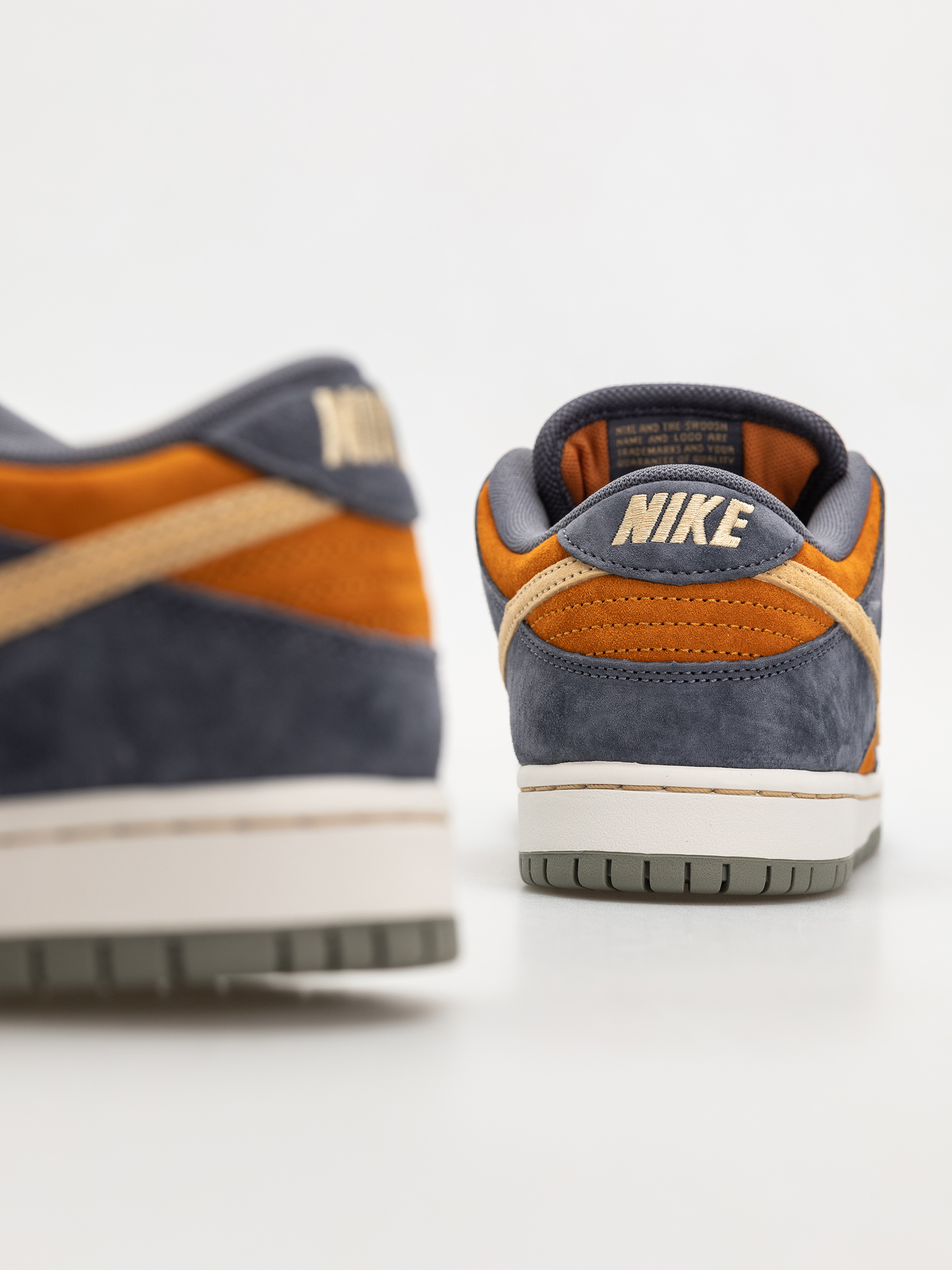 Topánky Nike SB Dunk Low Pro (light carbon/sesame monarch summit white)