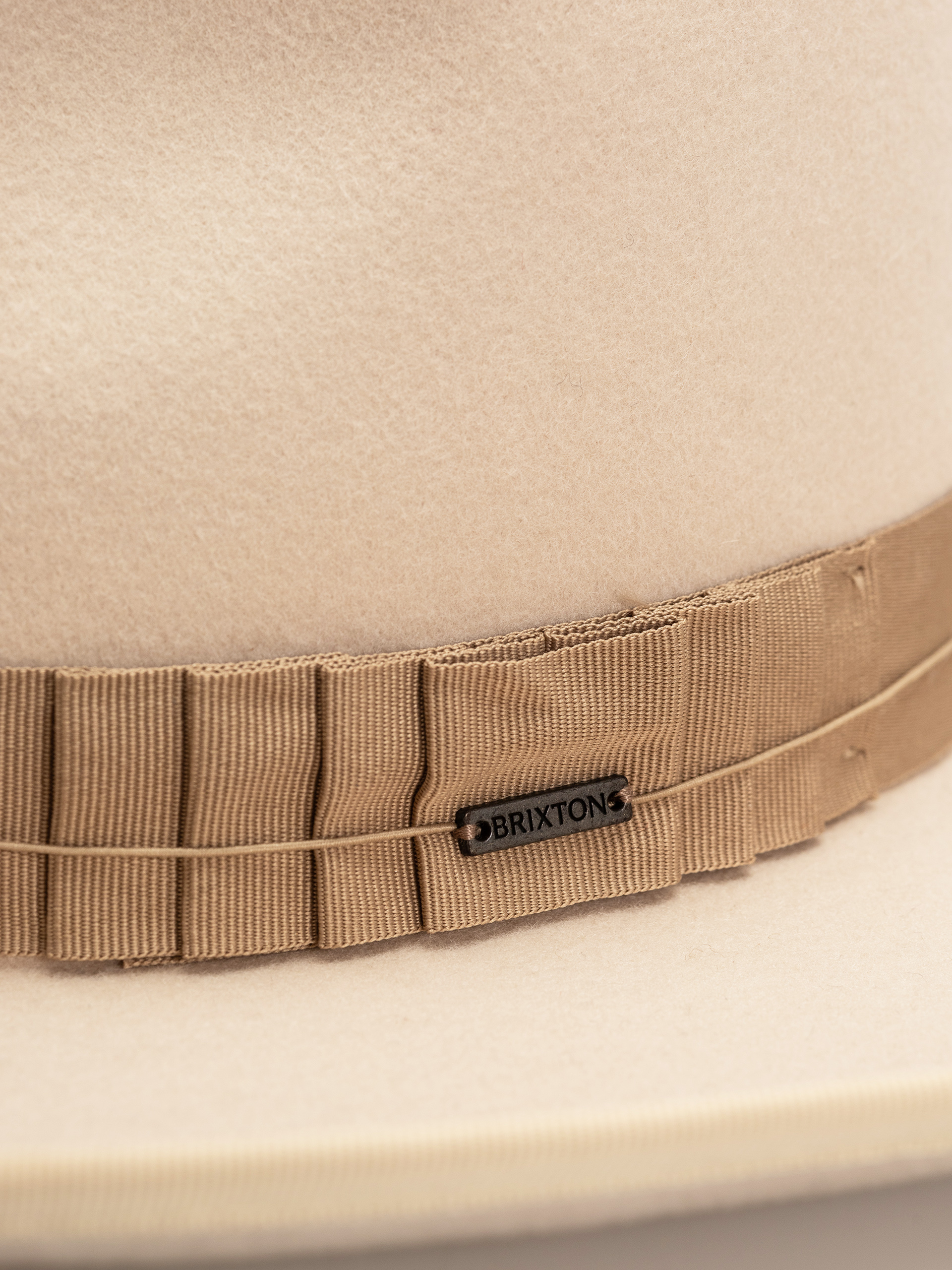 Klobúk Brixton Reno Fedora (bone/sand)