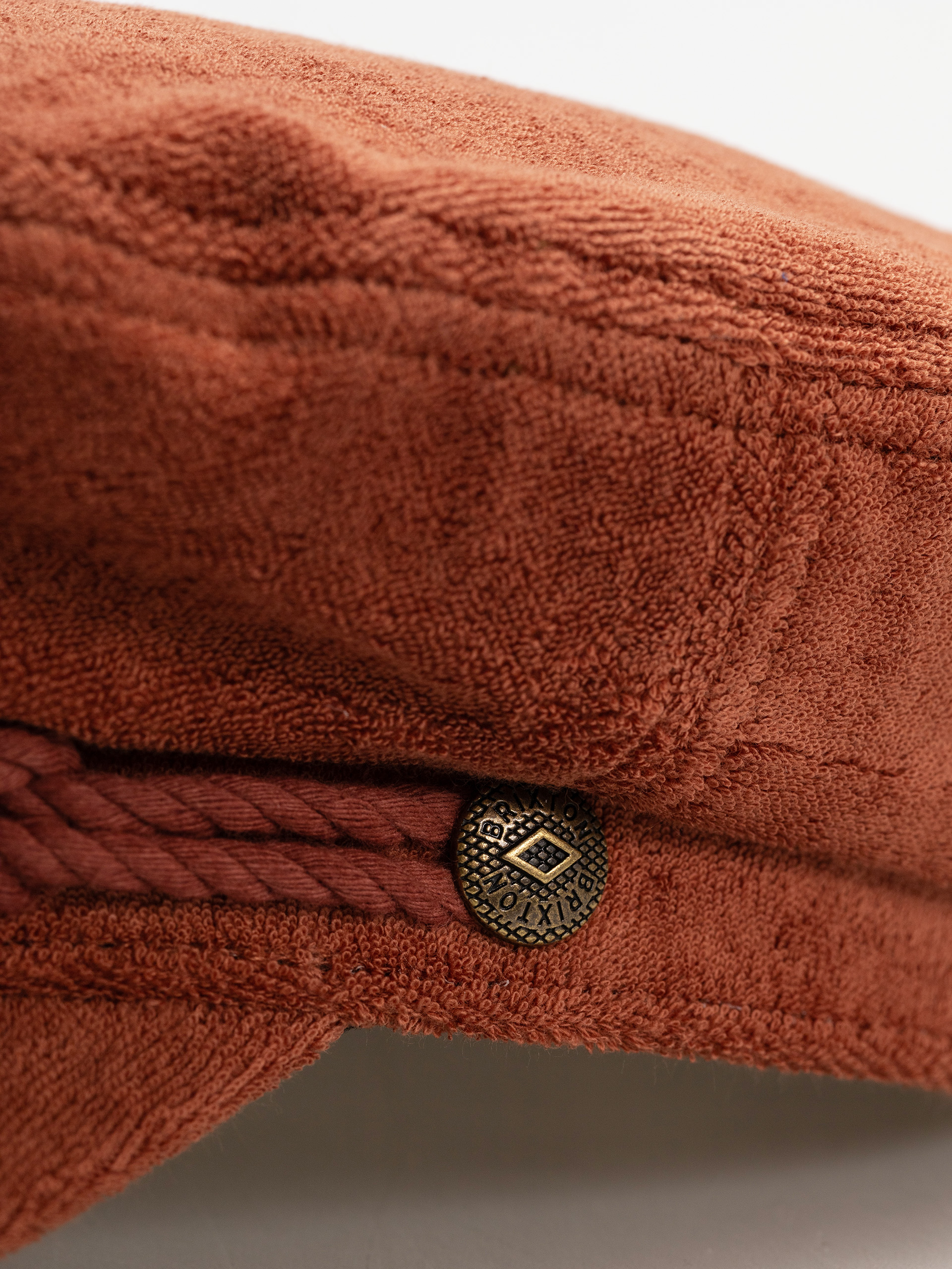Klobúk so šiltom Brixton Fiddler Cap (burnt brick terry cloth)