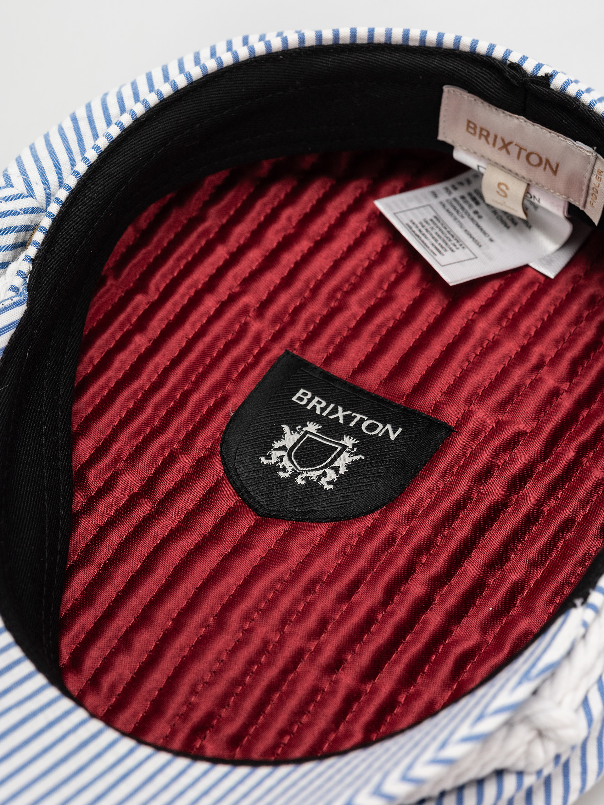 Klobúk so šiltom Brixton Fiddler Cap (off white/blue seersucker)