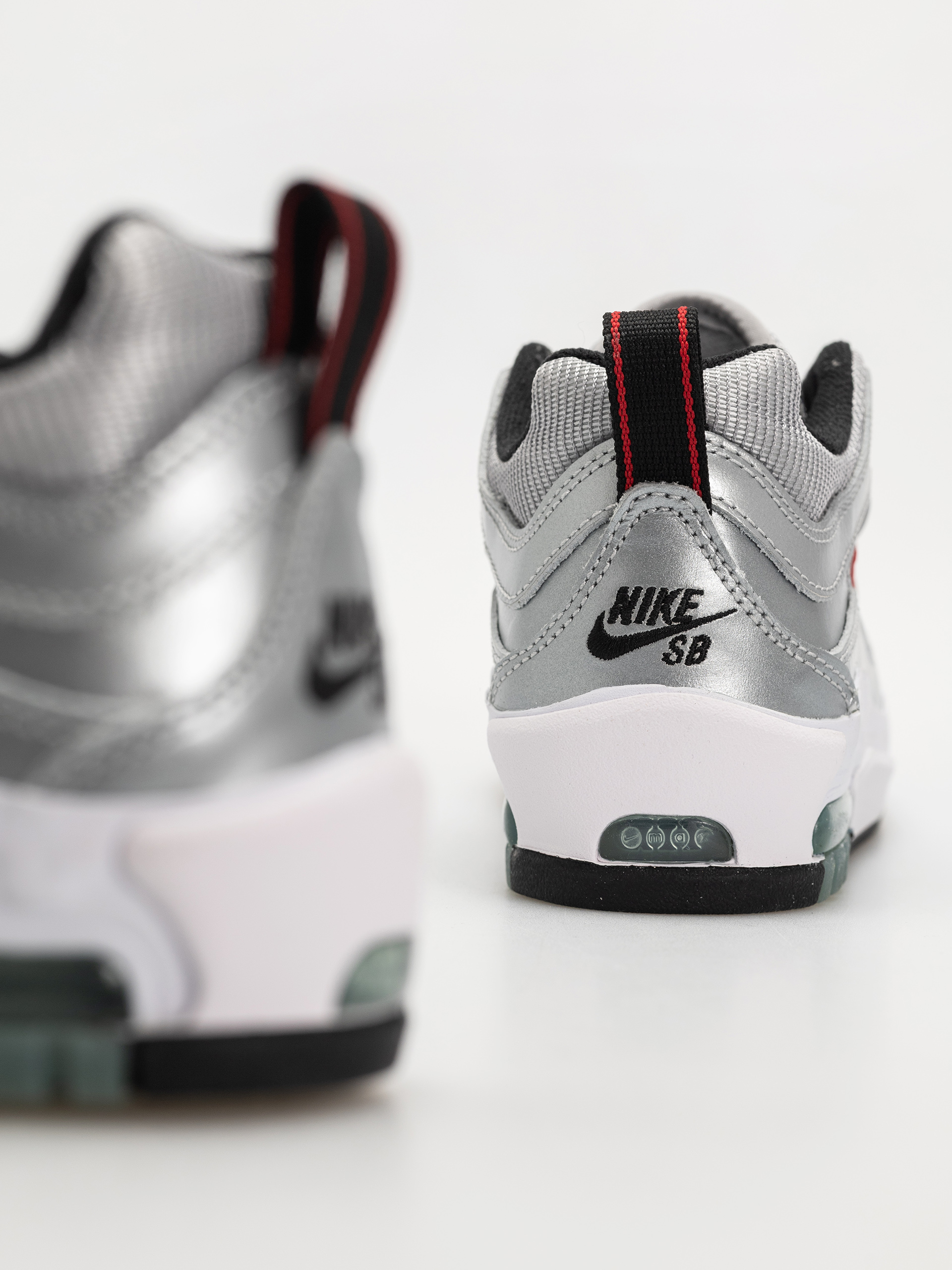 Topánky Nike SB AIR MAX ISHOD PRM (metallic silver/varsity red)