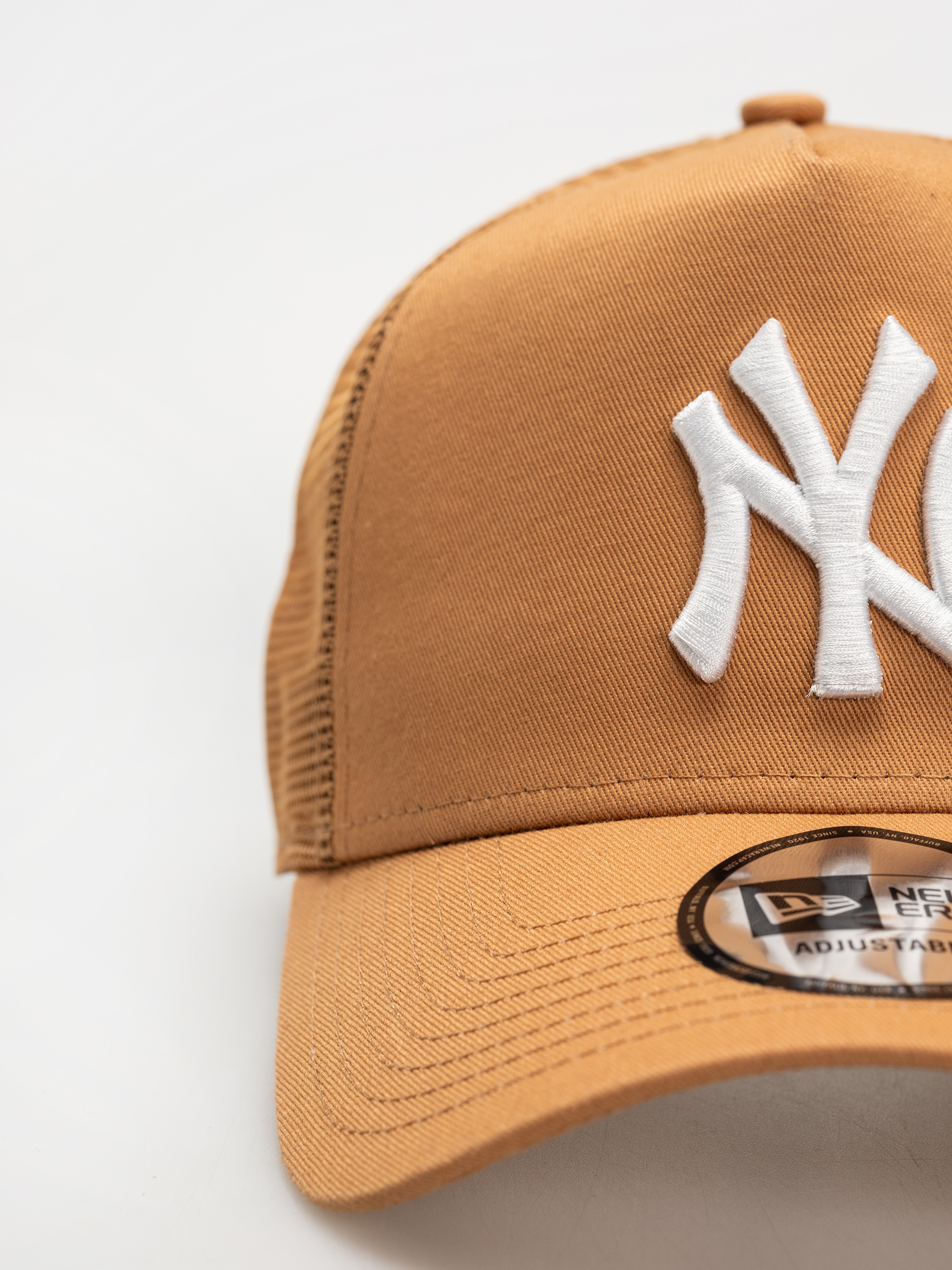 Šiltovka New Era League Essential Trucker New York Yankees (dk beige)