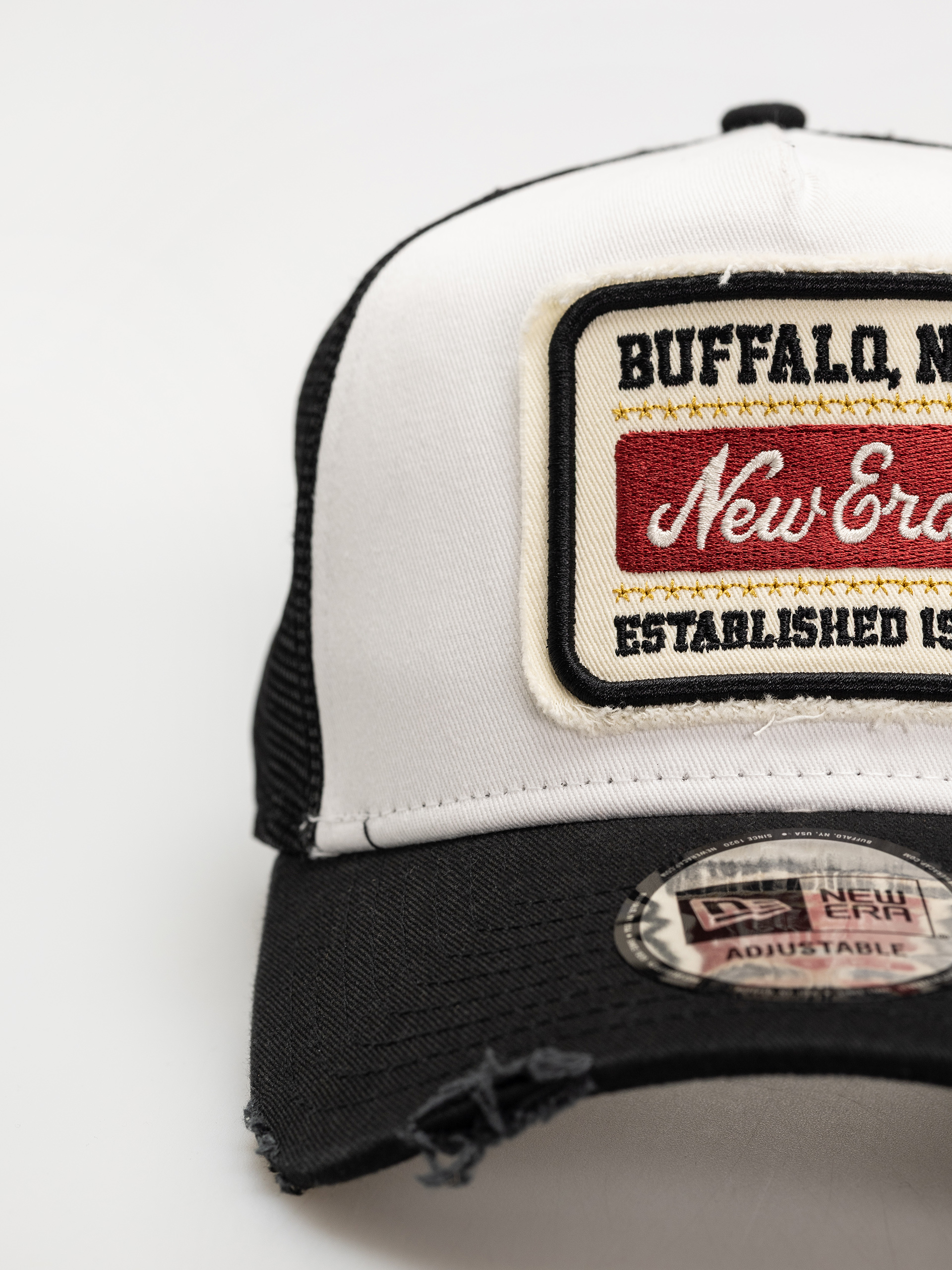 Šiltovka New Era Patch Distress Trucker (white)