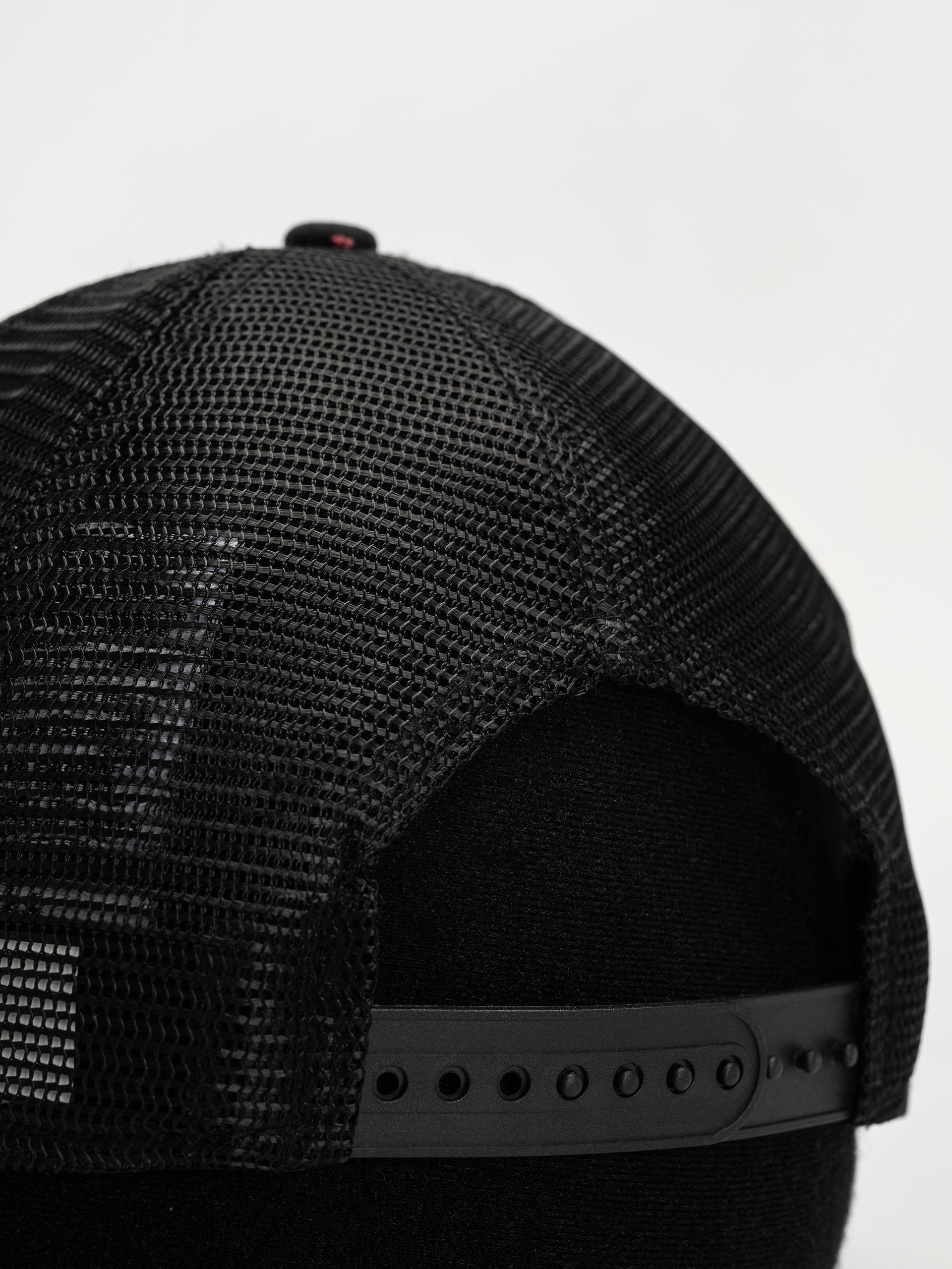 Šiltovka New Era Patch Distress Trucker (white)