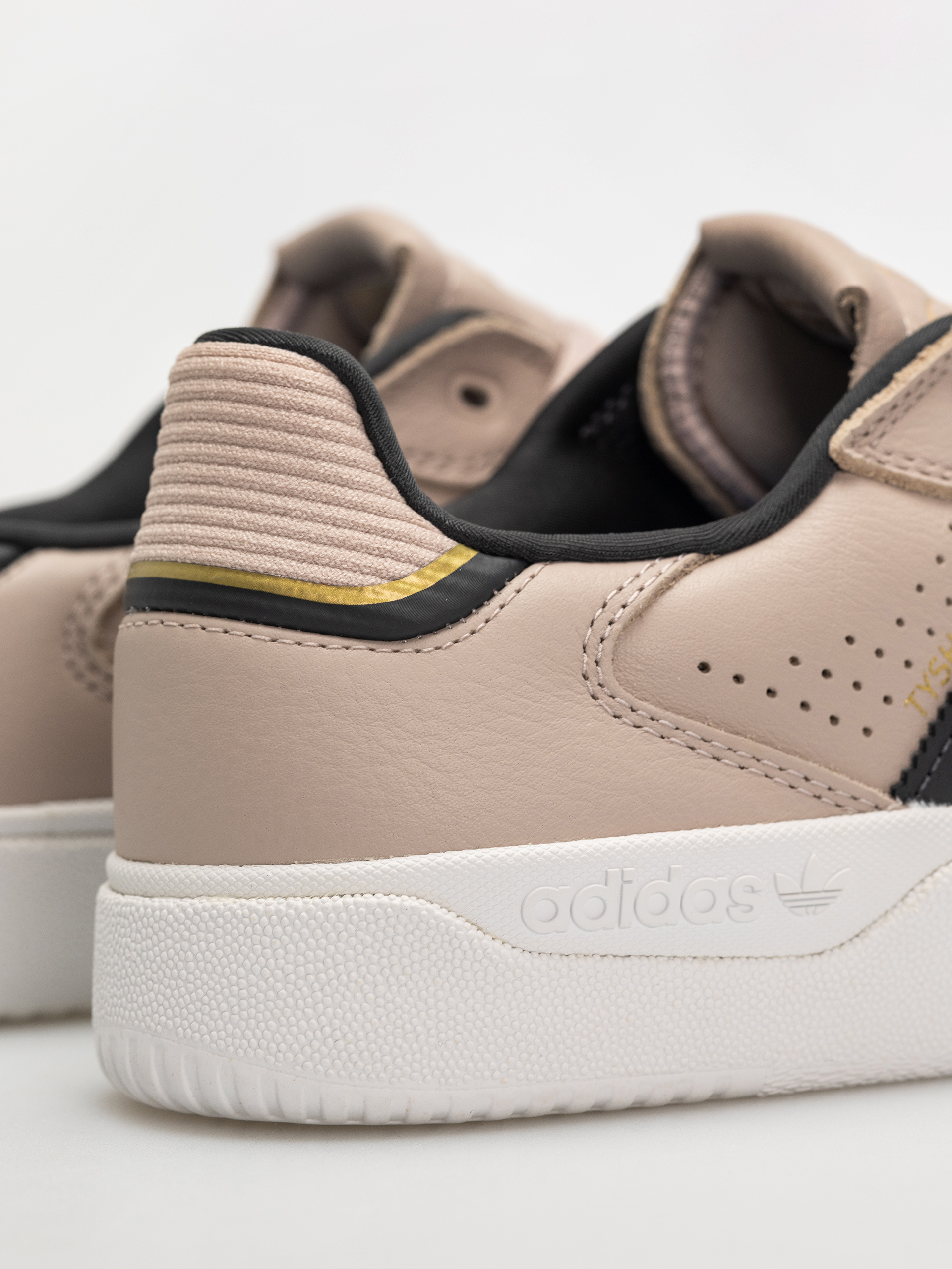 Topánky adidas Tyshawn Low (wontau/carbon/goldmt)