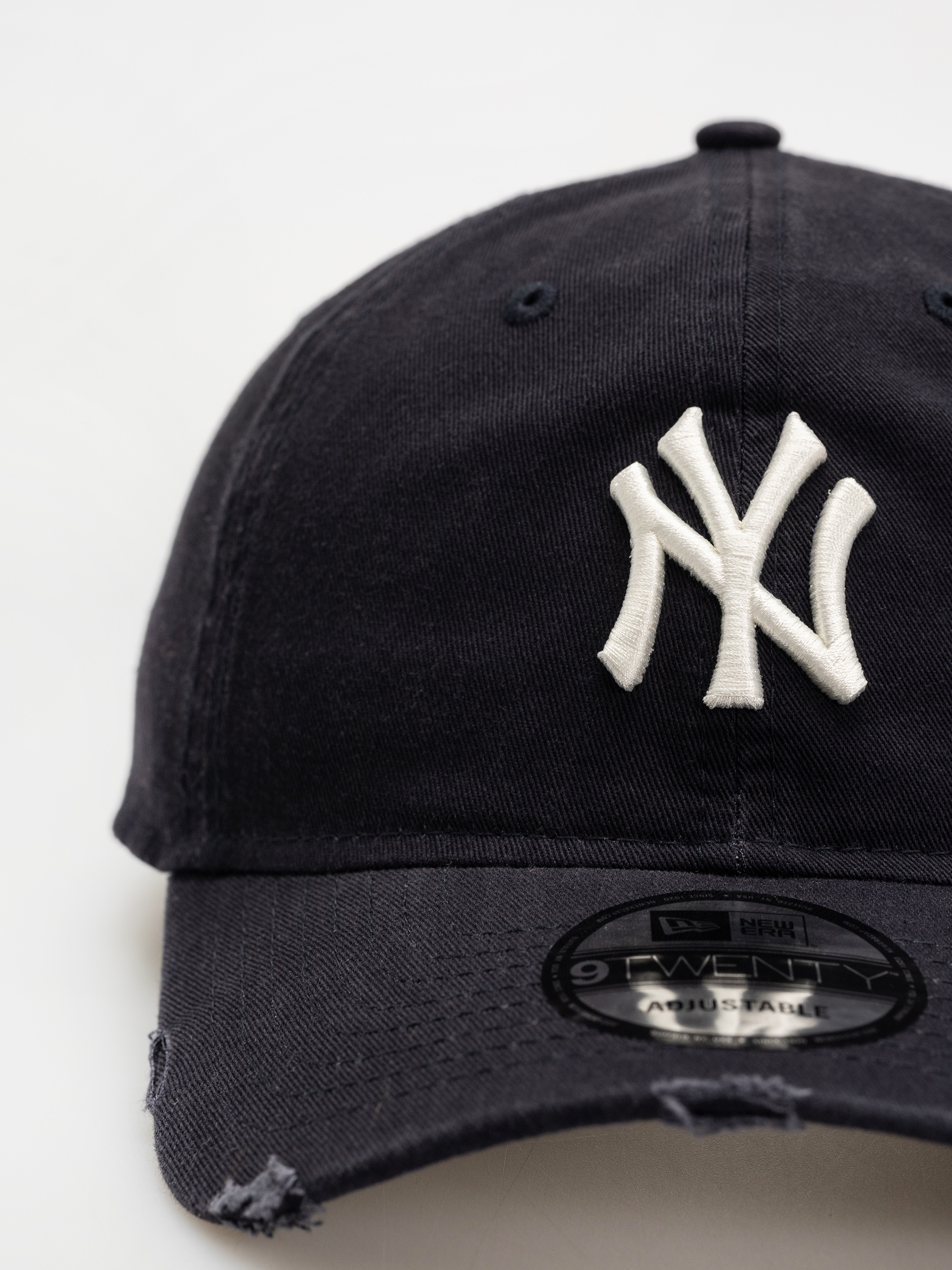Šiltovka New Era Distressed 9Twenty New York Yankees (navy)