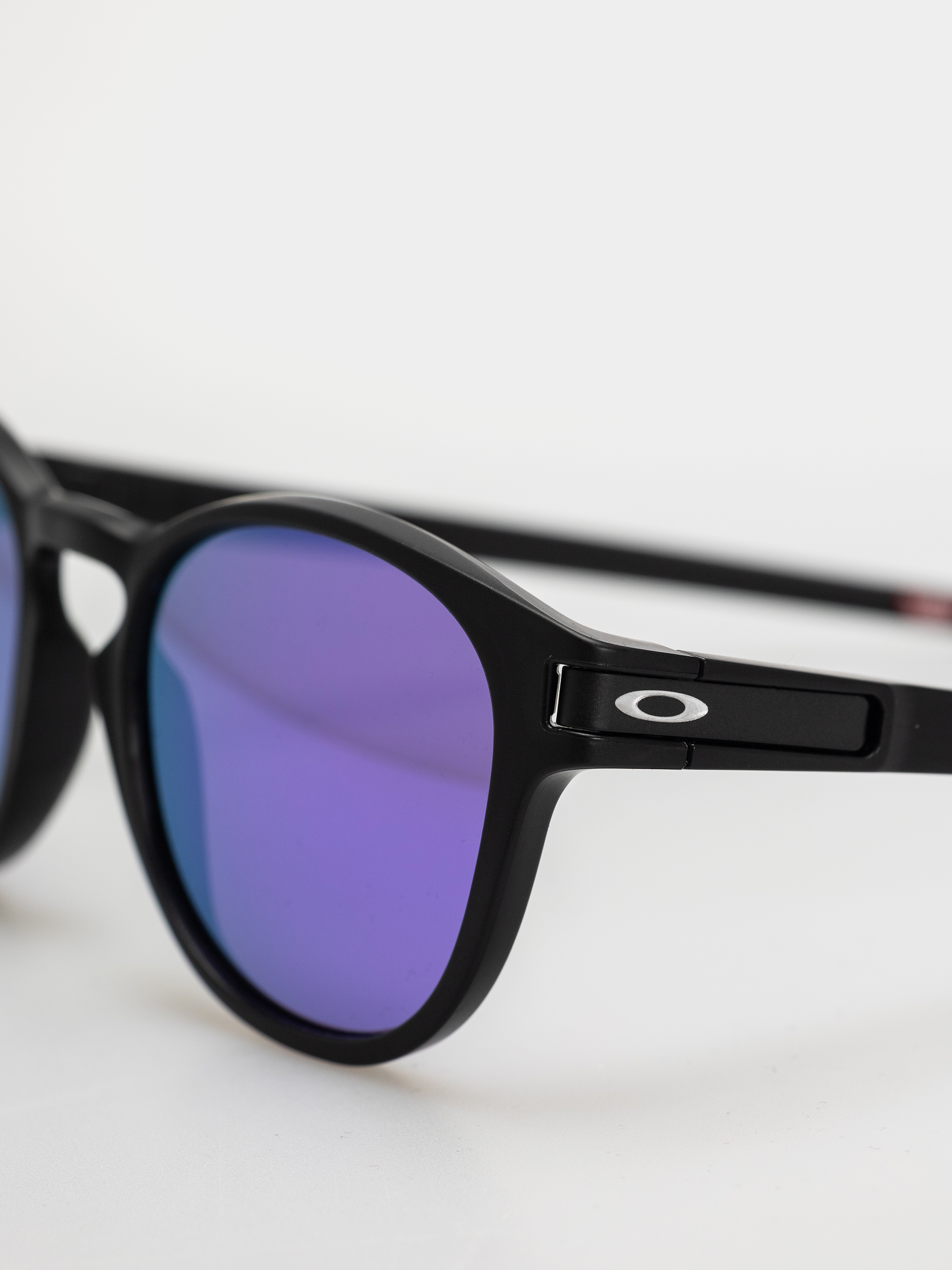 Slnečné okuliare Oakley Latch (matte black/prizm violet)