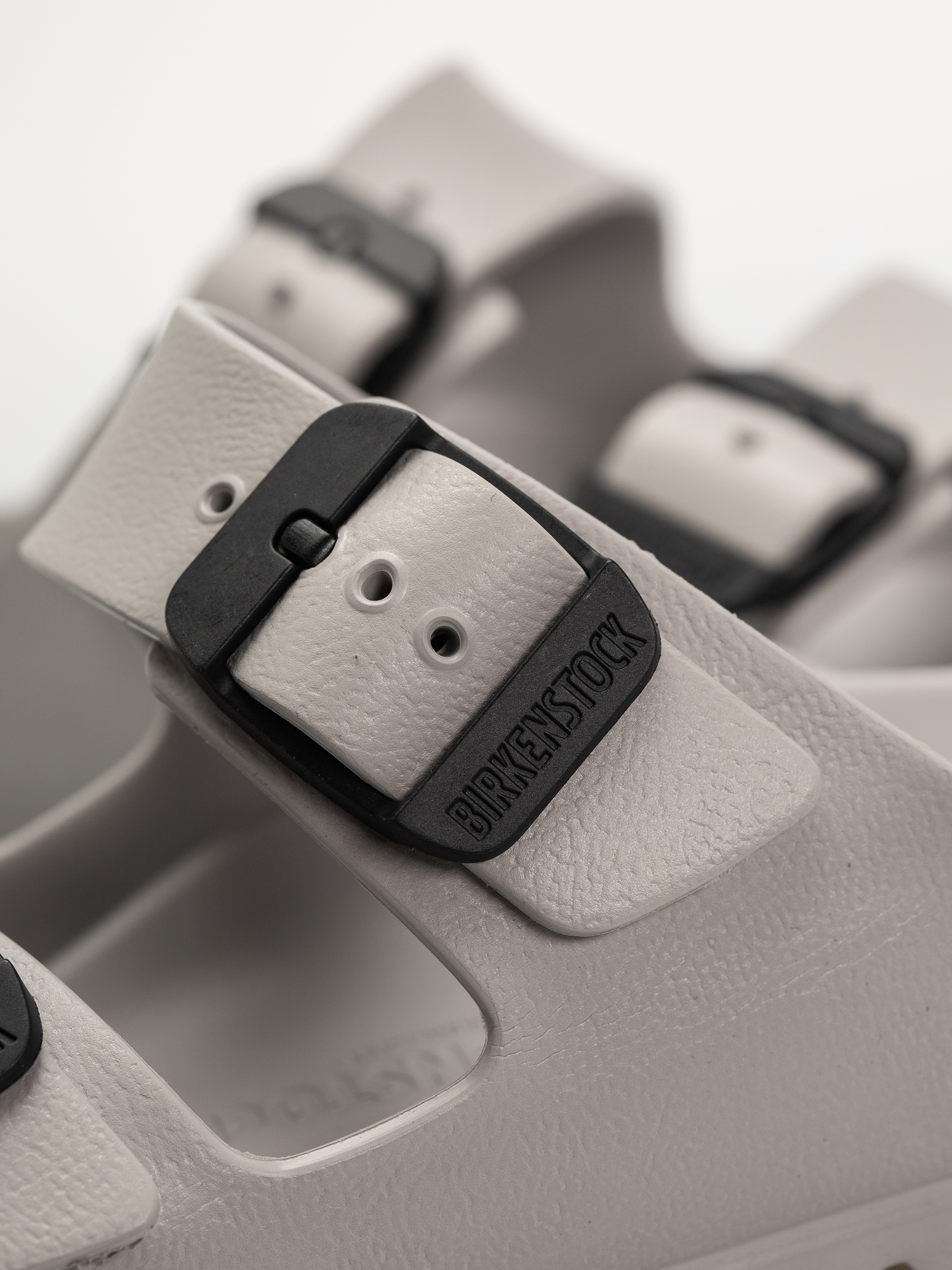 Šľapky Birkenstock Arizona Stealth Buckle EVA Narrow Wmn (stone coin/black)