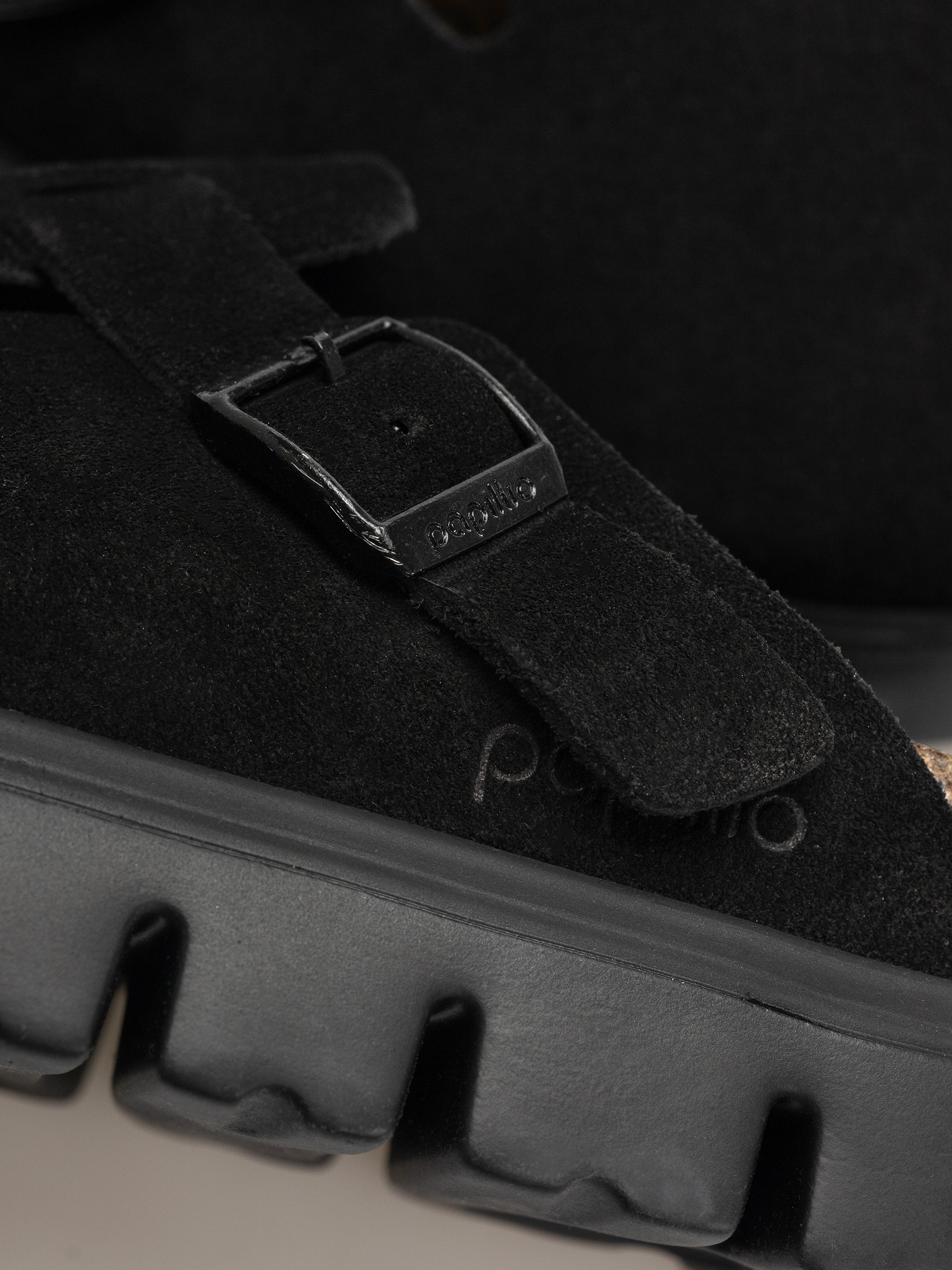 Šľapky Birkenstock Boston Chunky Suede Narrow Wmn (black/black)