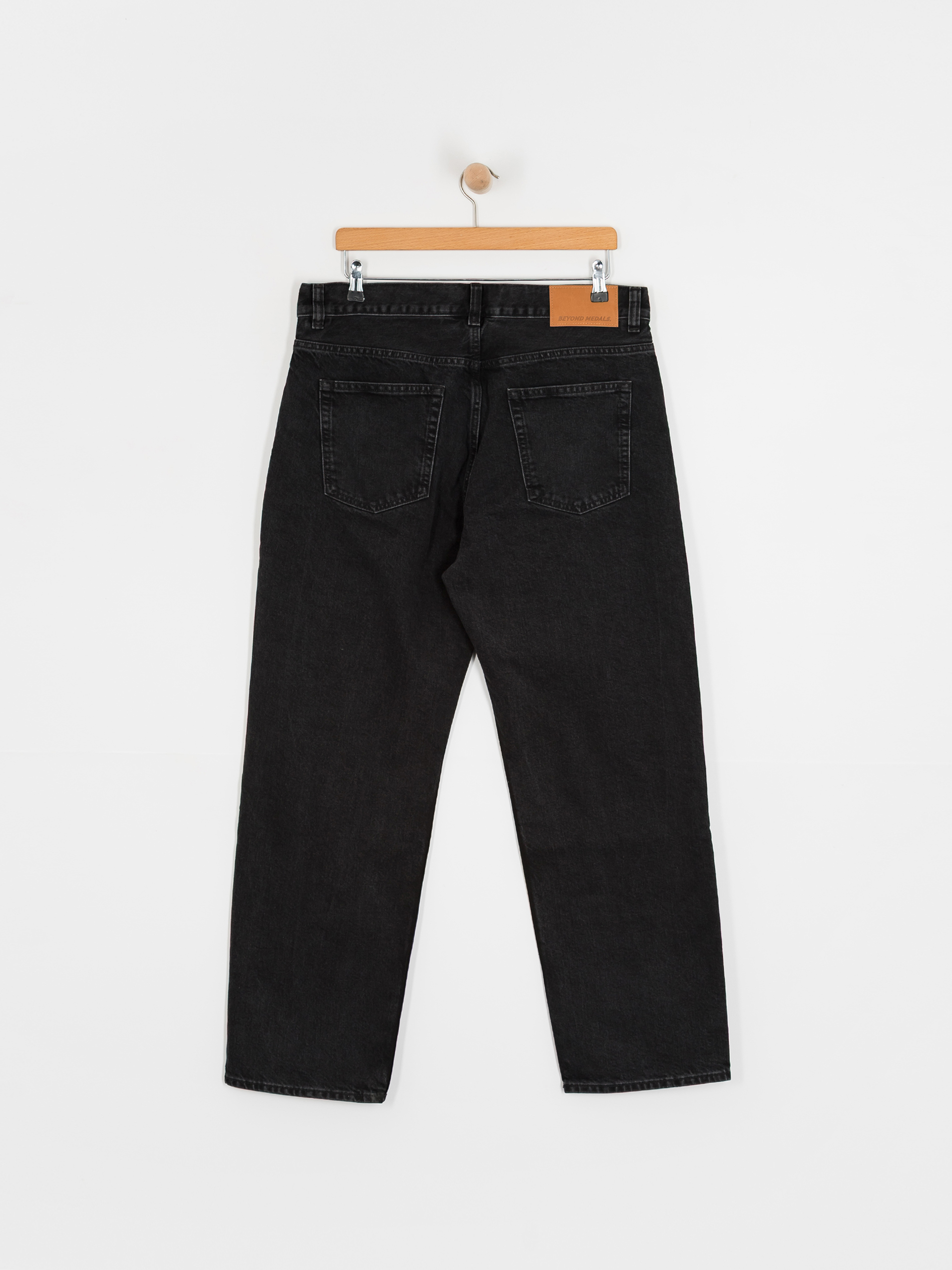 Nohavice Beyond Medals Loose Jeans (black)