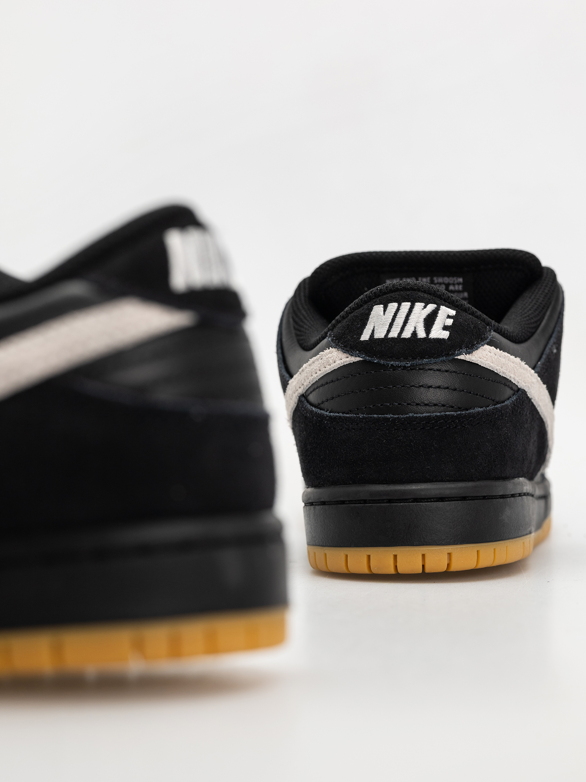 Topánky Nike SB Dunk Low Pro (black/white black gum light brown)