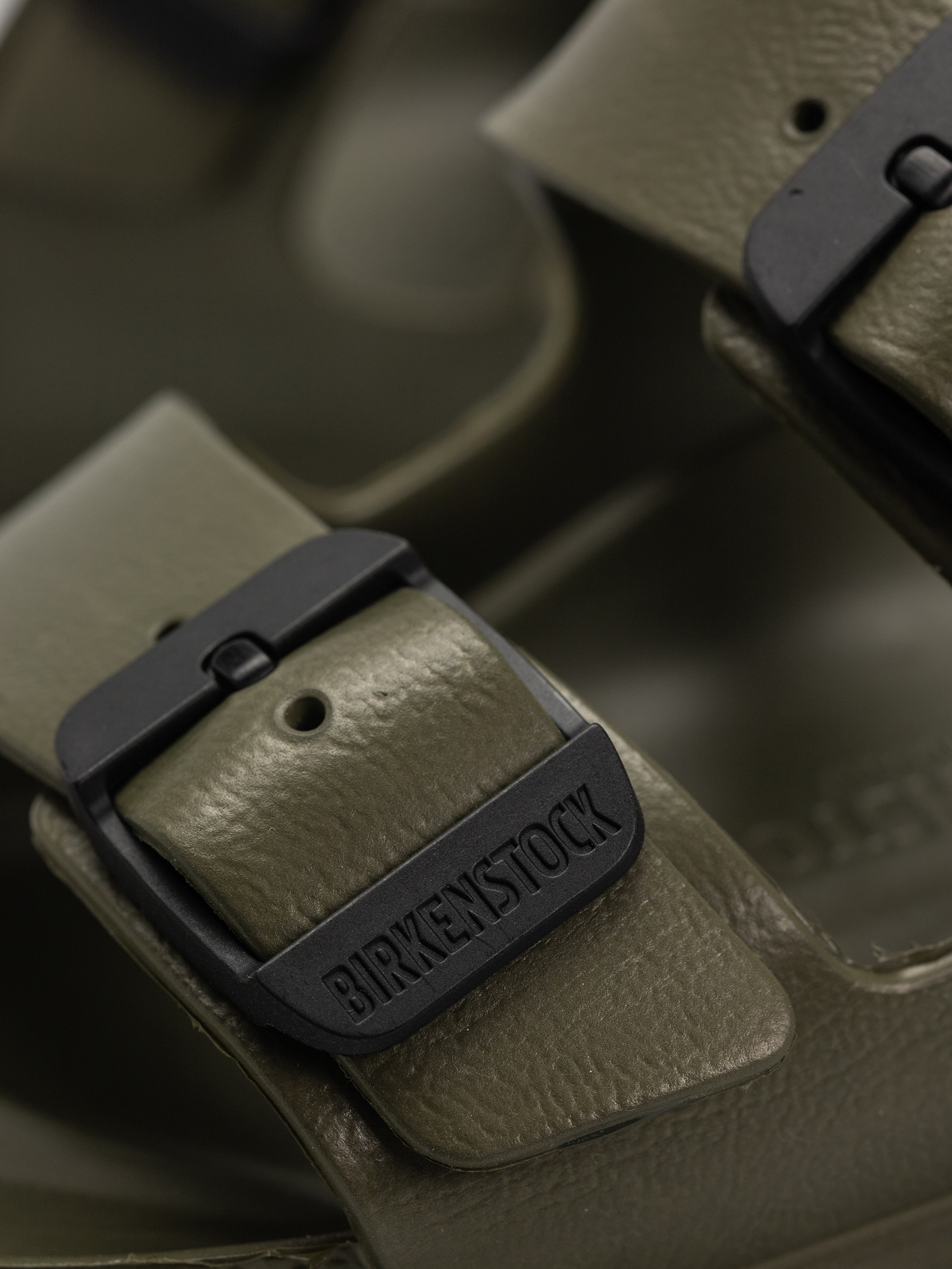 Šľapky Birkenstock Arizona Stealth Buckle EVA Narrow Wmn (khaki/black)