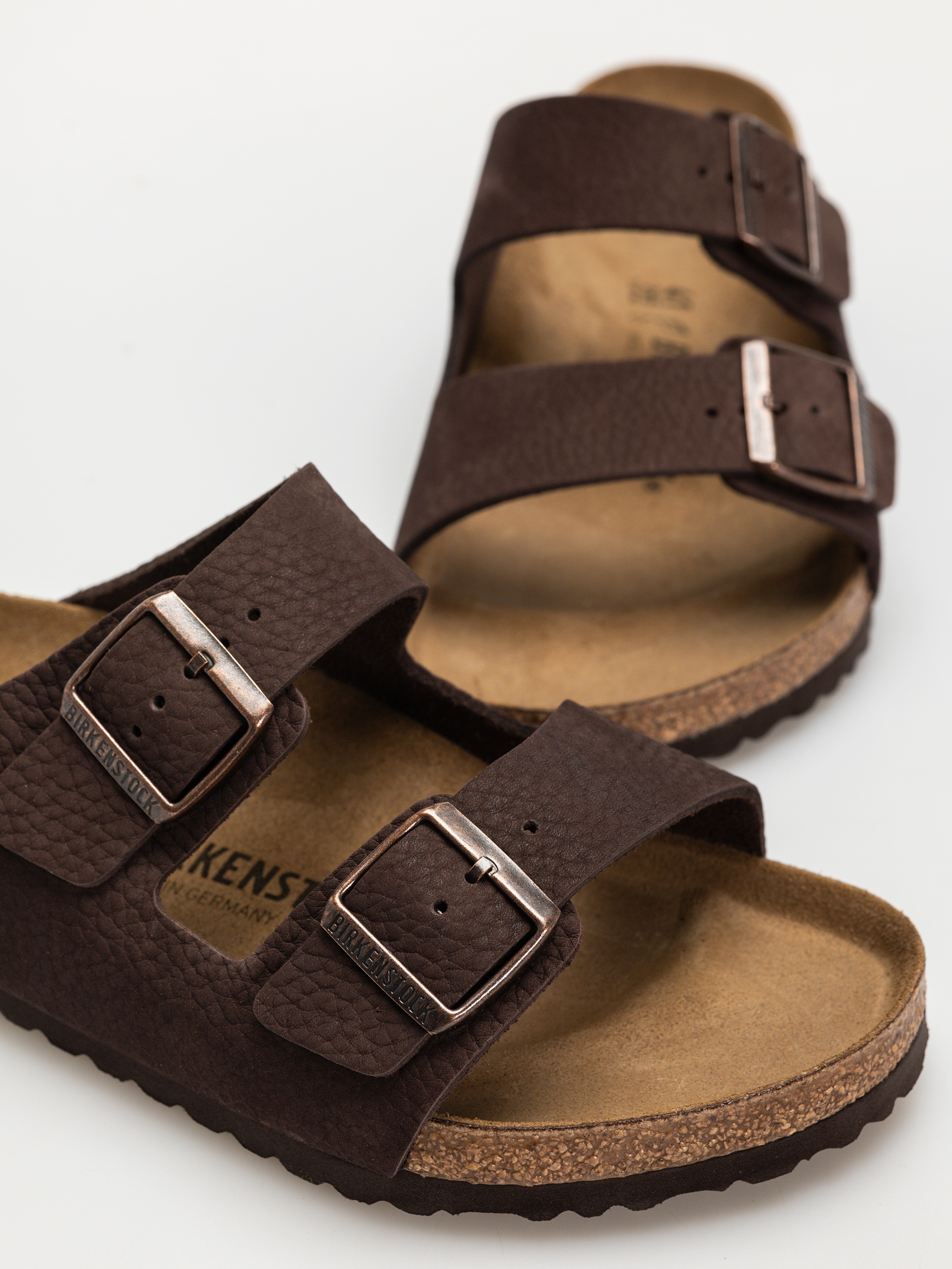 Šľapky Birkenstock Arizona Nubuck Leather Regular (desert buck roast)