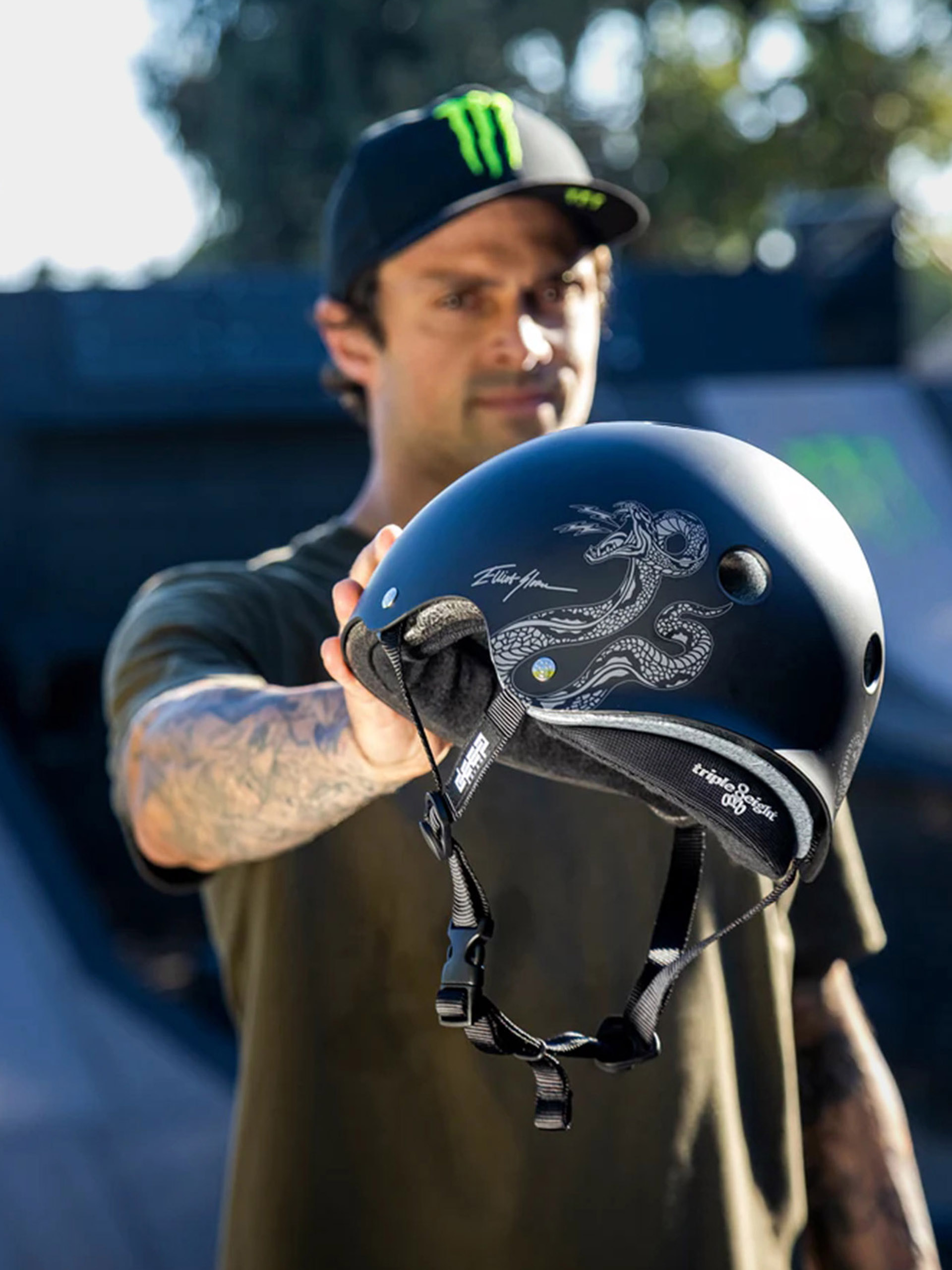 Prilba Triple Eight Deep Cover Helmet (elliot sloan signature edition)