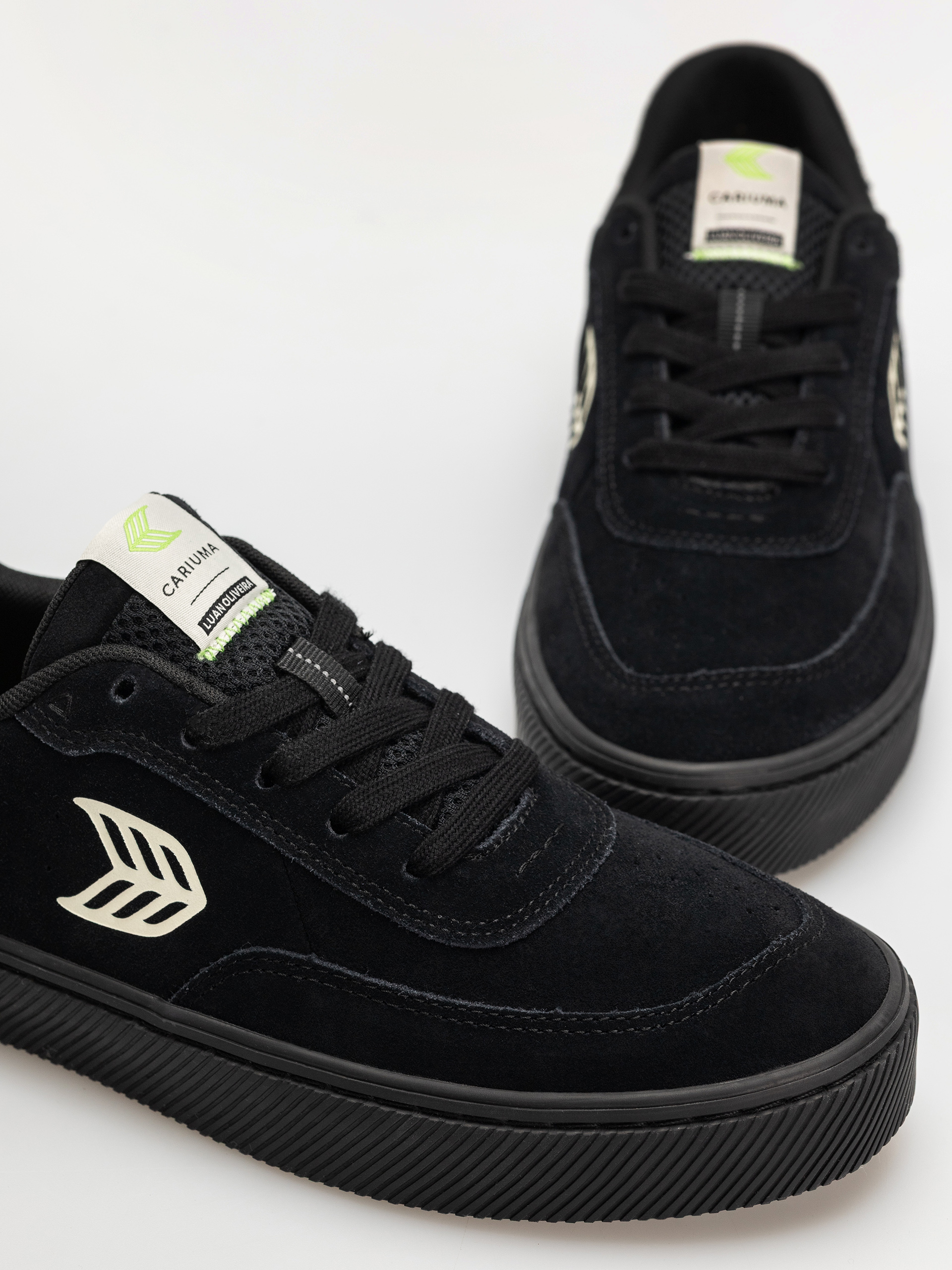 Topánky Cariuma Luan Pro (all black suede ivory logo)