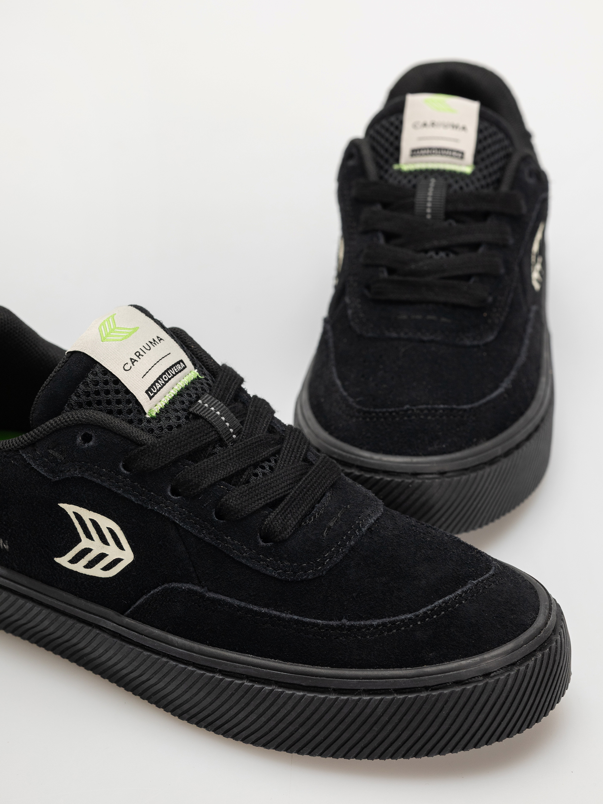 Topánky Cariuma Luan Pro Wmn (all black suede ivory logo)