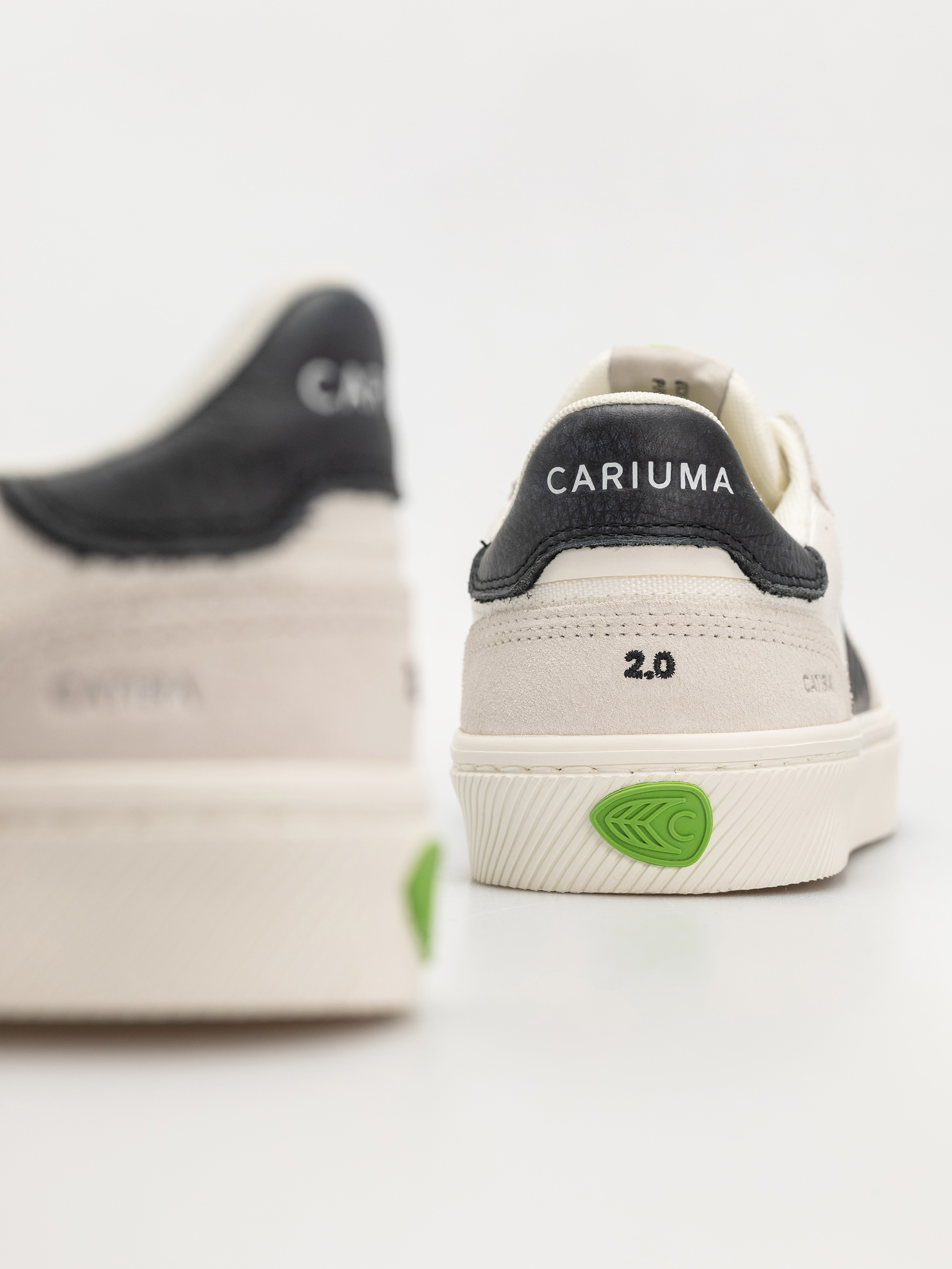 Topánky Cariuma Catiba Pro 2.0 (smoke white suede off white cordura black logo)