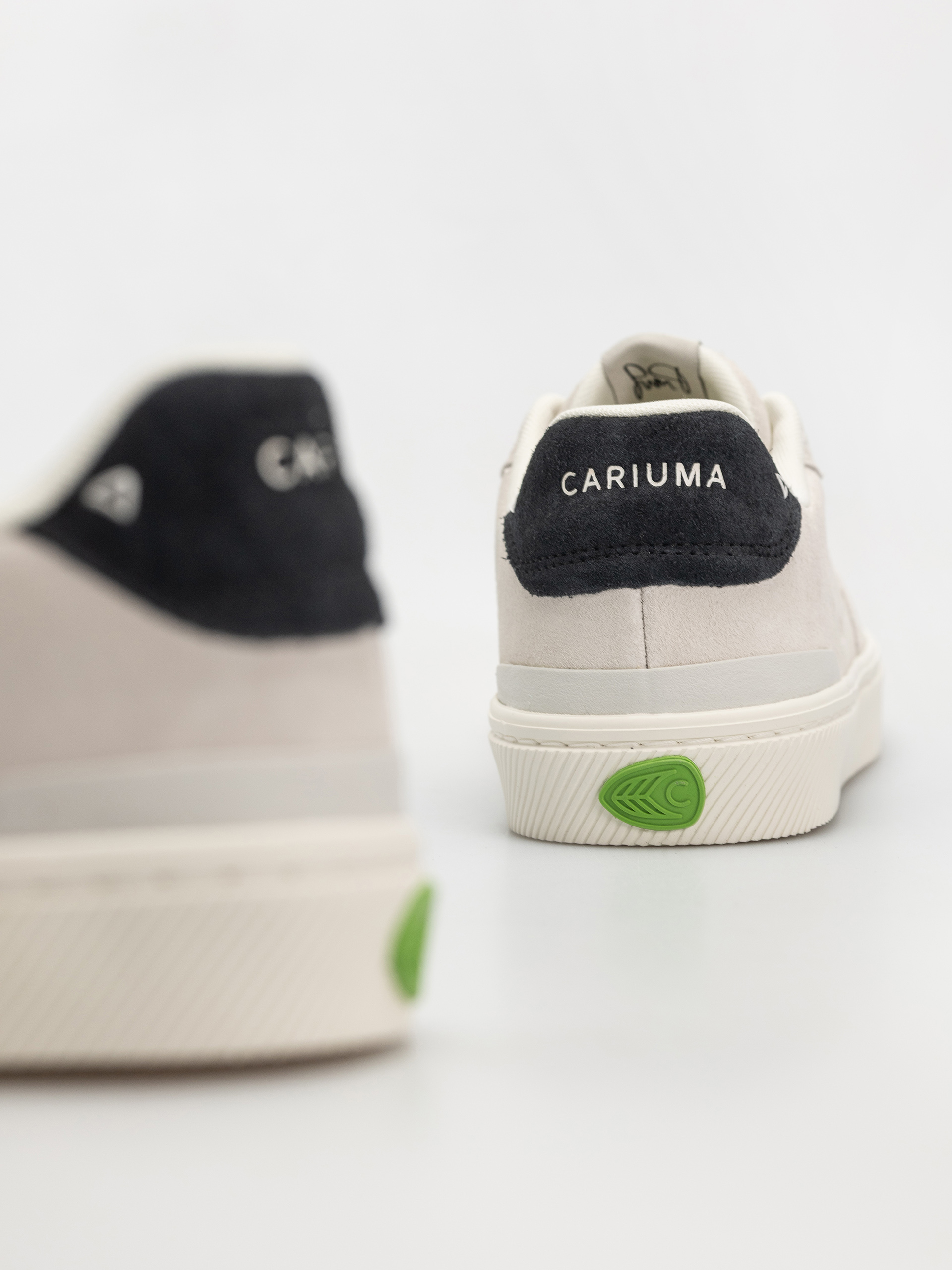 Topánky Cariuma Luan Pro (smoke white suede black logo)
