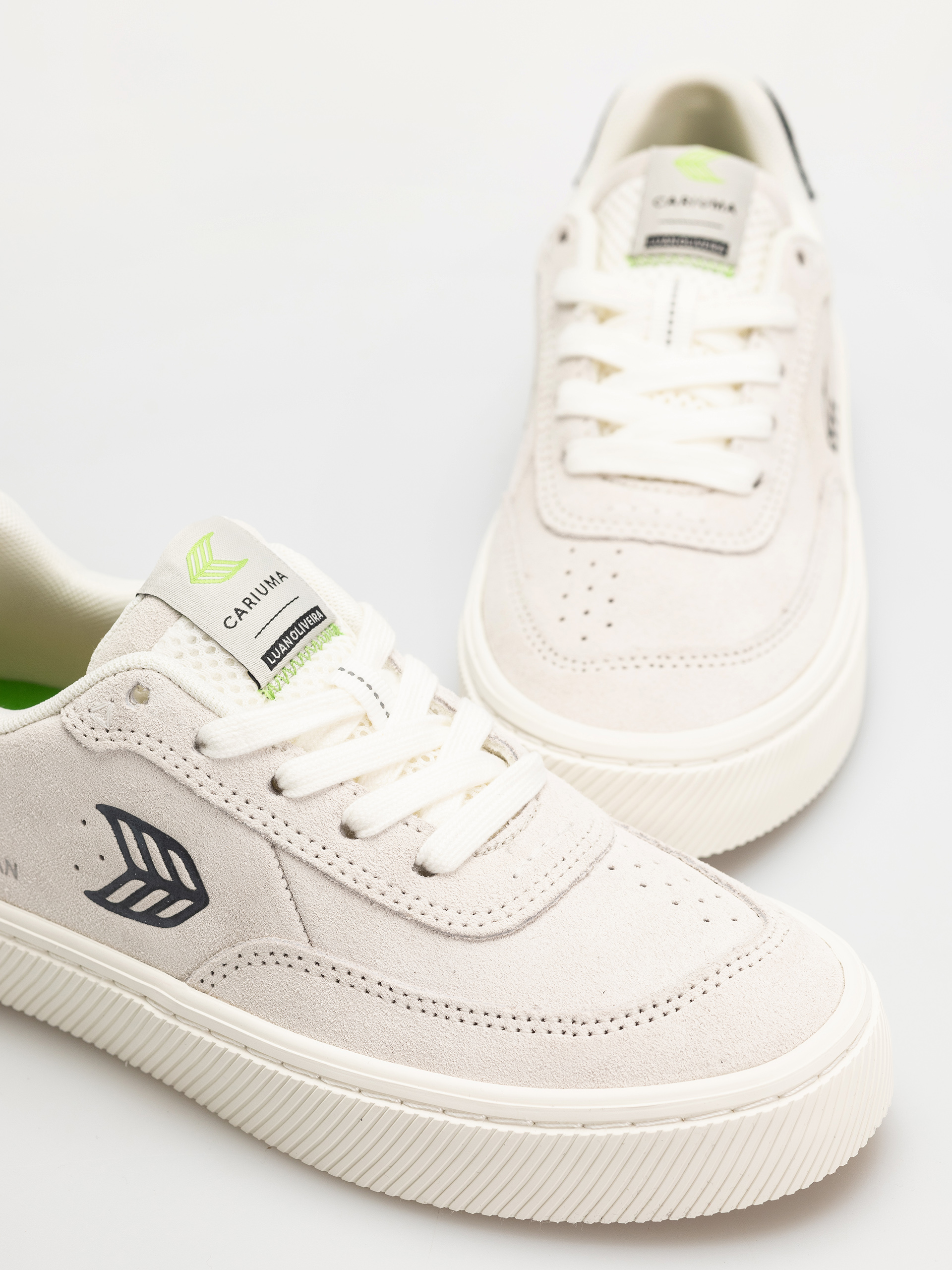 Topánky Cariuma Luan Pro Wmn (smoke white suede black logo)