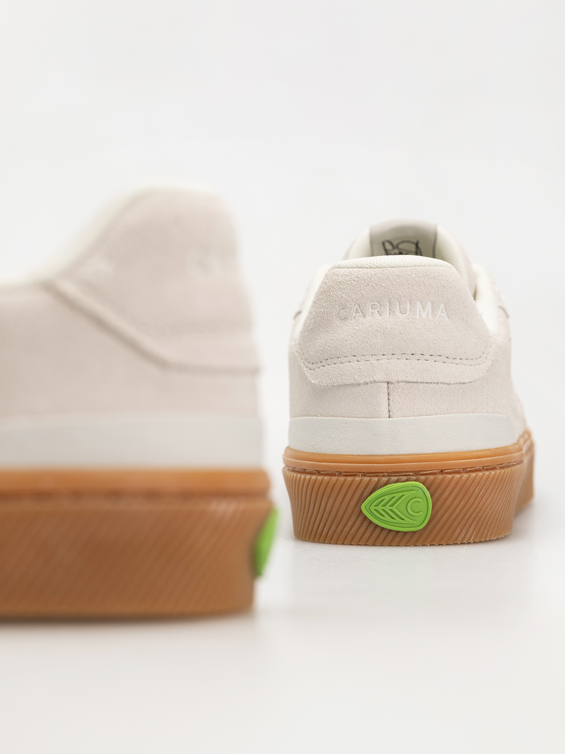 Topánky Cariuma Luan Pro (gum smoke white suede off white logo)