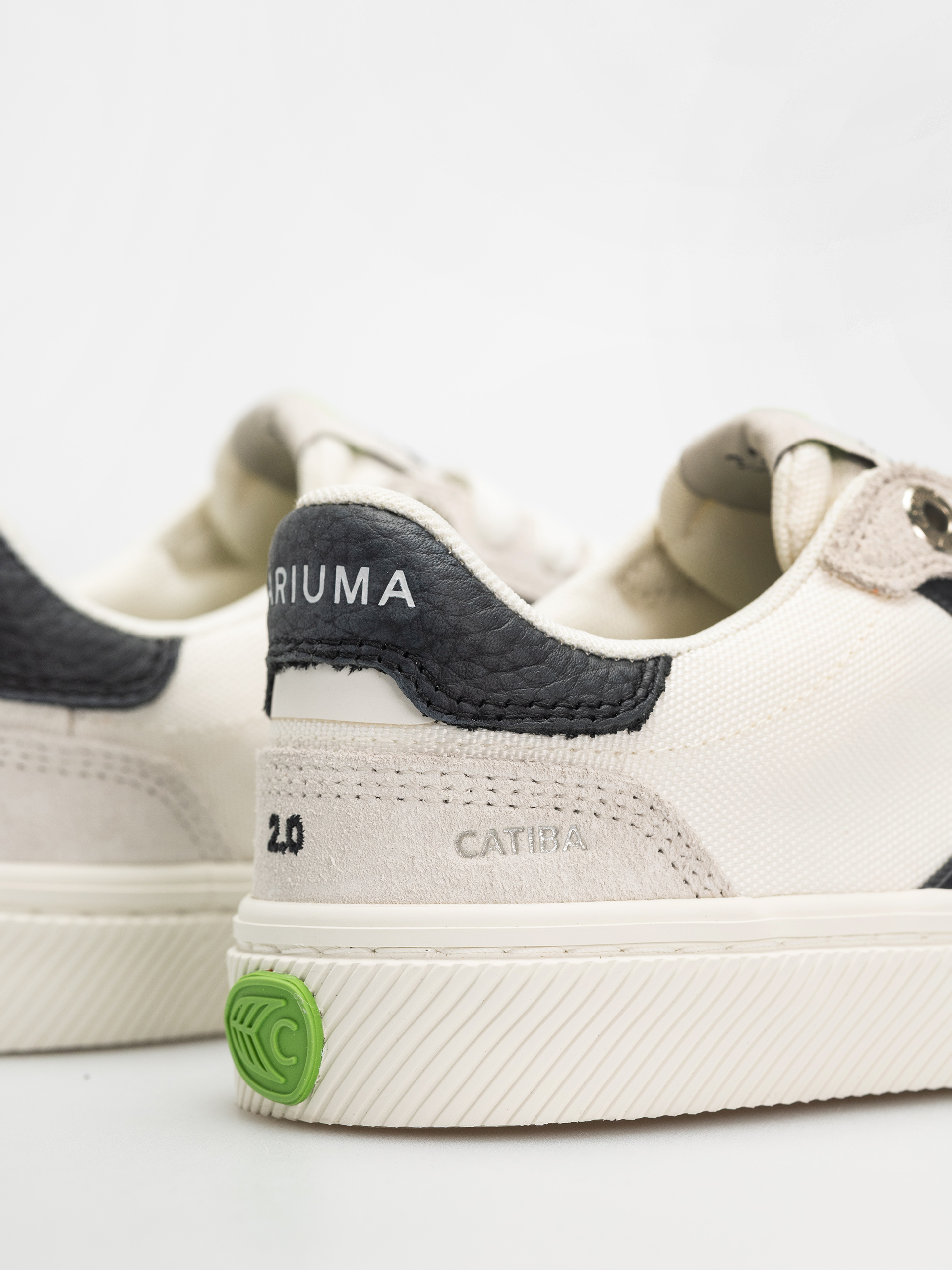 Topánky Cariuma Catiba Pro 2.0 Wmn (smoke white suede off white cordura black logo)