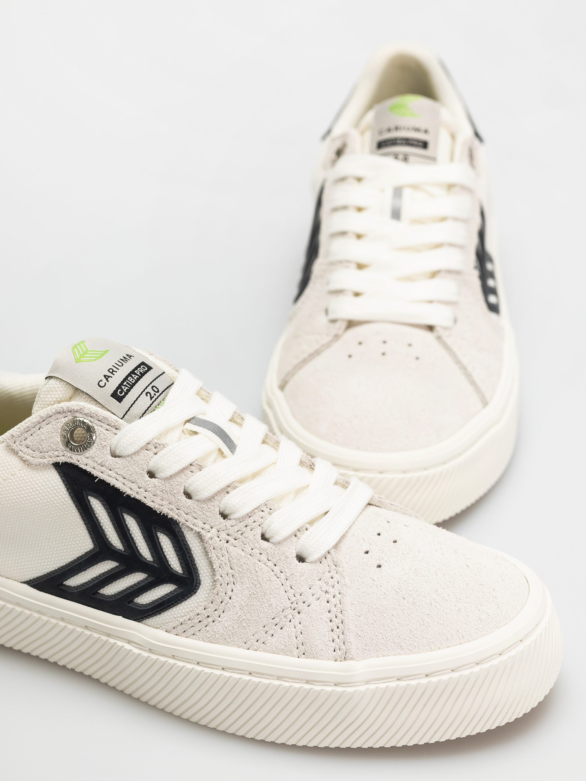 Topánky Cariuma Catiba Pro 2.0 Wmn (smoke white suede off white cordura black logo)