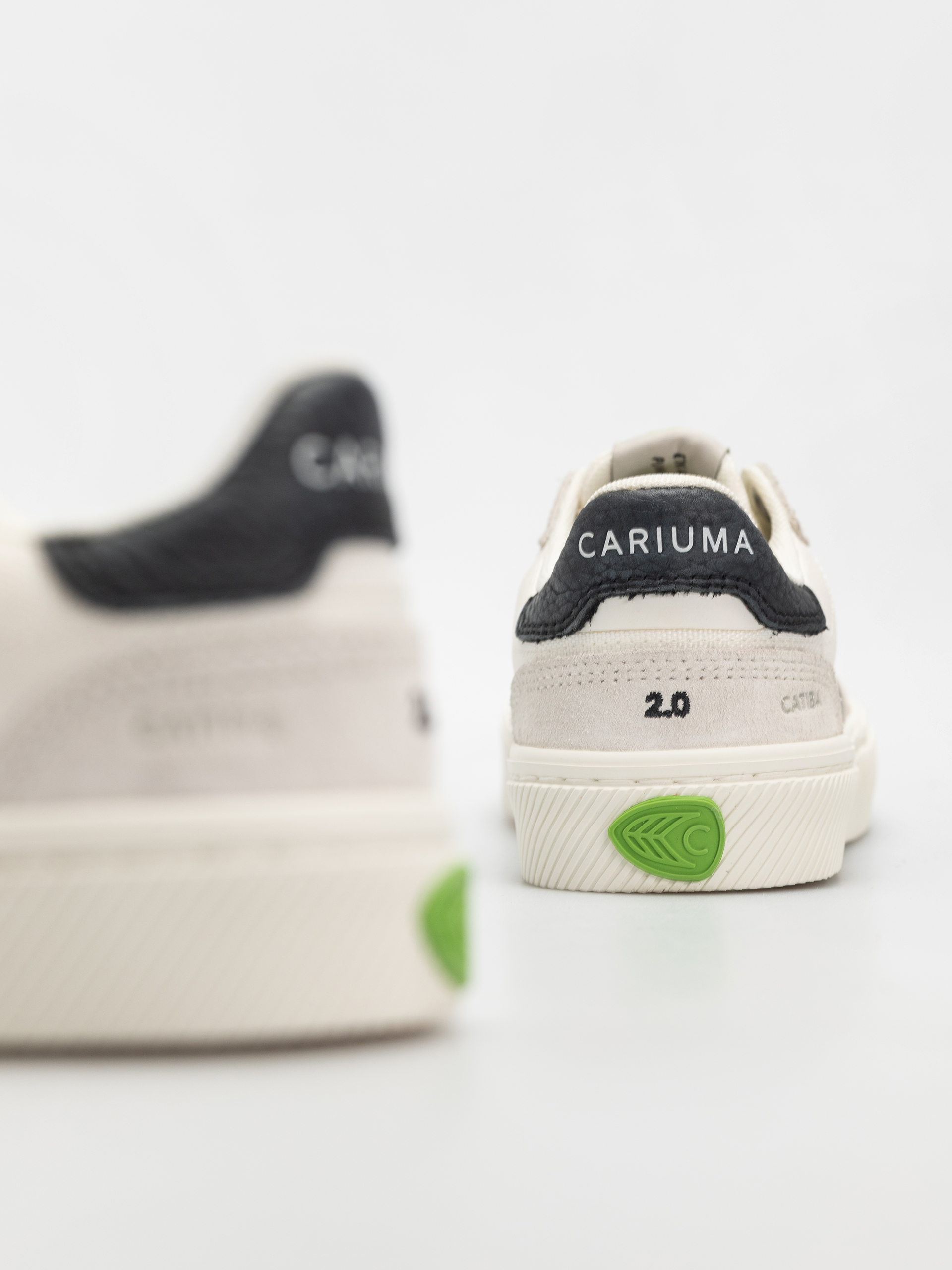 Topánky Cariuma Catiba Pro 2.0 Wmn (smoke white suede off white cordura black logo)