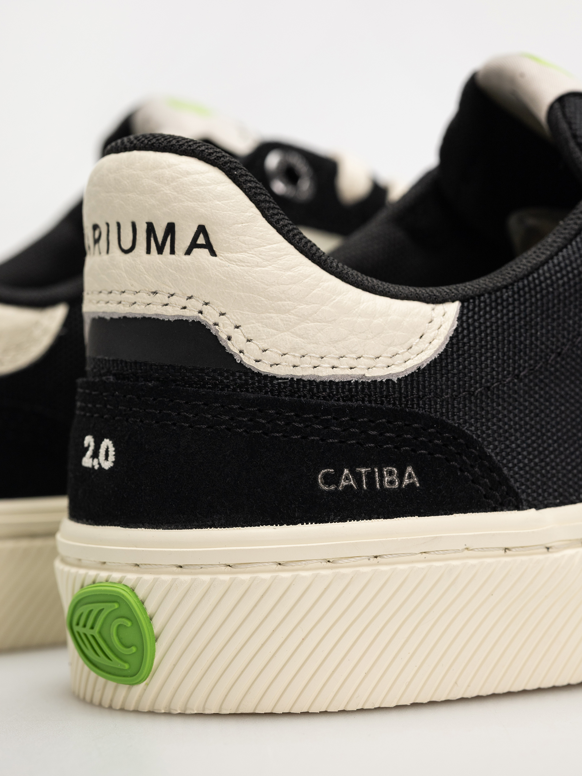 Topánky Cariuma Catiba Pro 2.0 (black suede and cordura ivory logo)