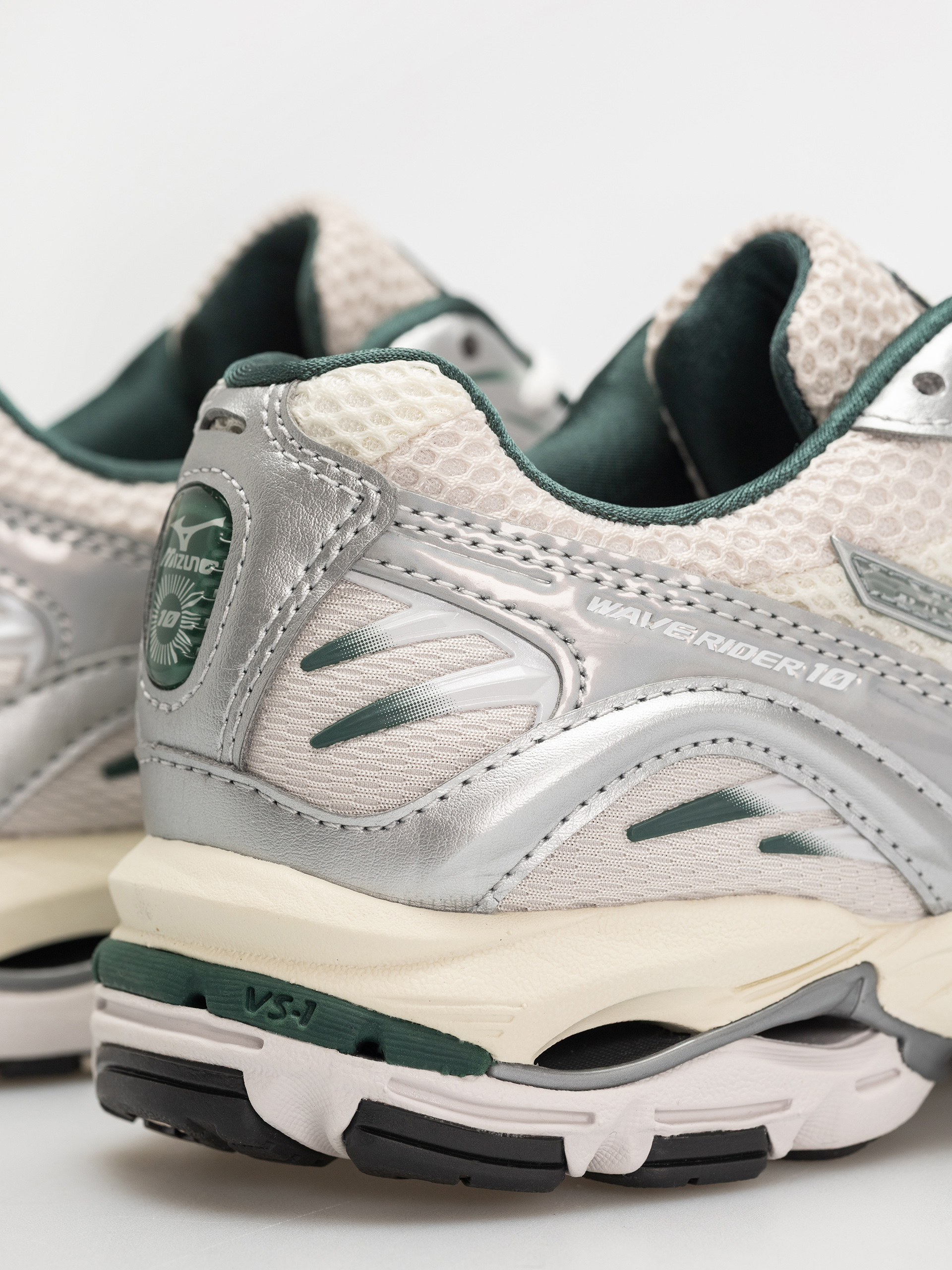 Topánky Mizuno Wave Rider 10 (snow white/slate/bistro green)