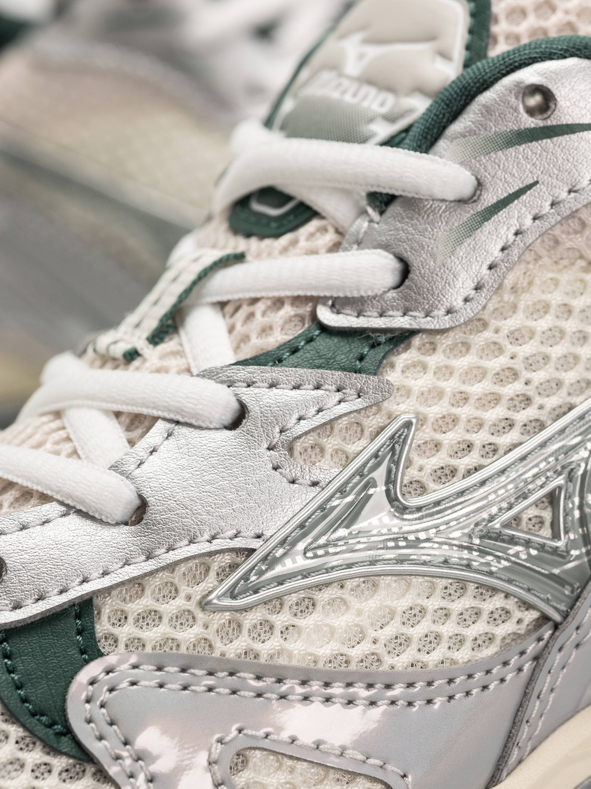 Topánky Mizuno Wave Rider 10 (snow white/slate/bistro green)