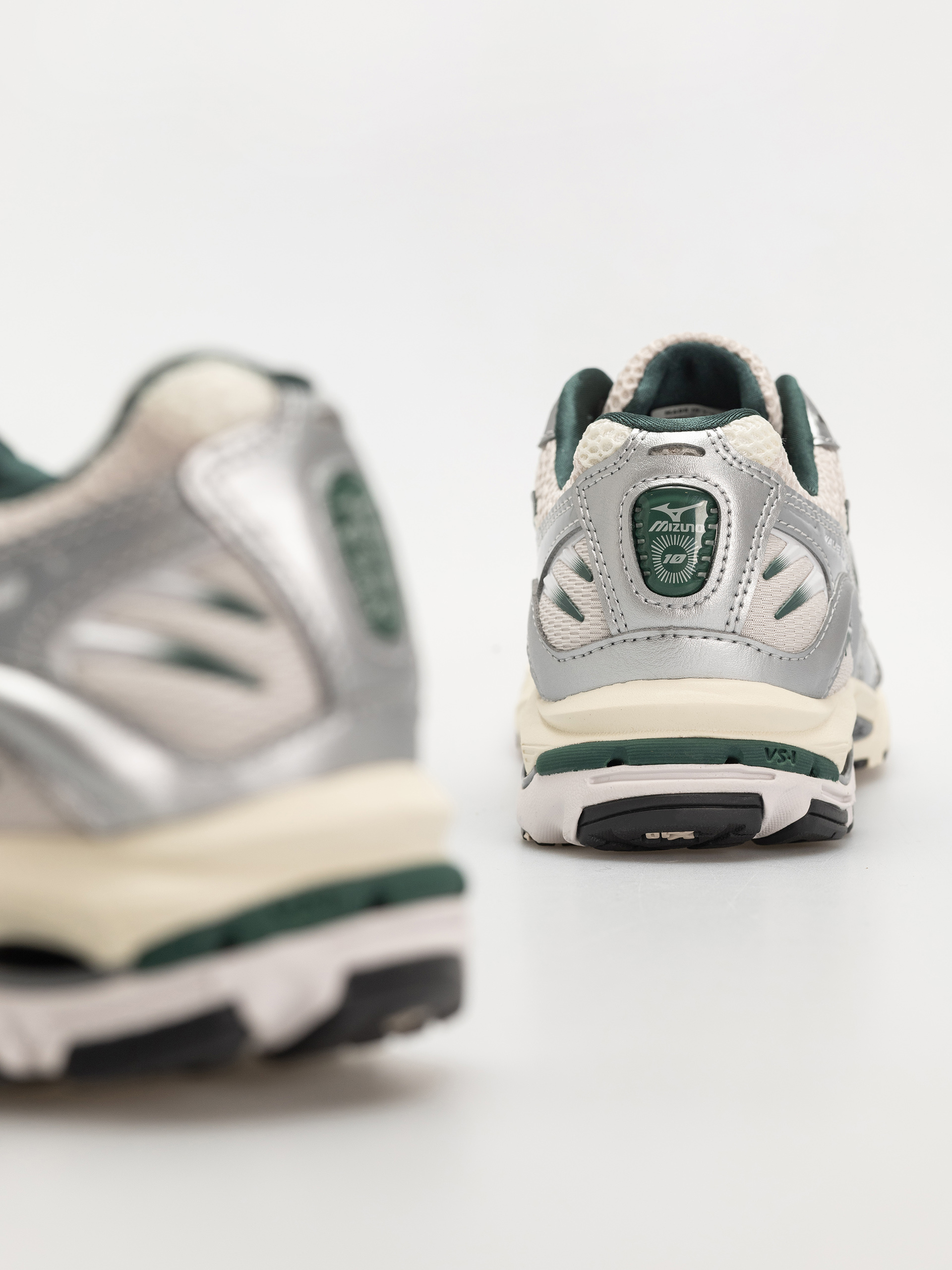 Topánky Mizuno Wave Rider 10 (snow white/slate/bistro green)