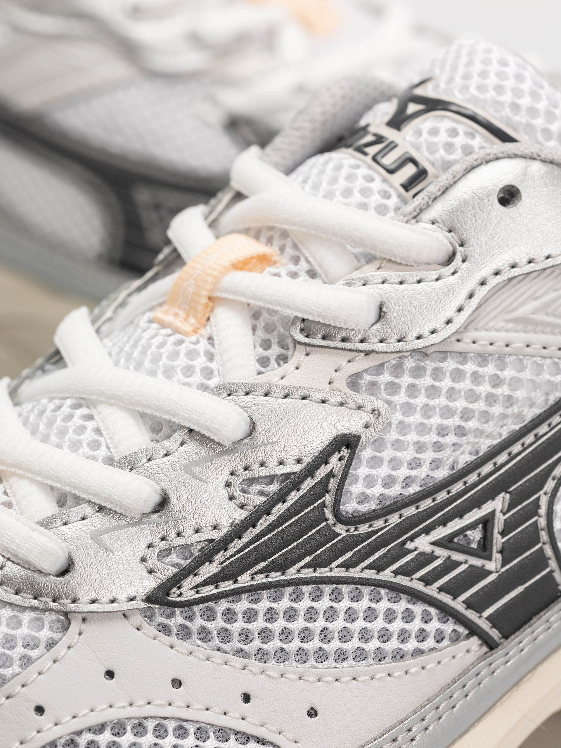 Topánky Mizuno MXR (white/iron gate/peach puree)