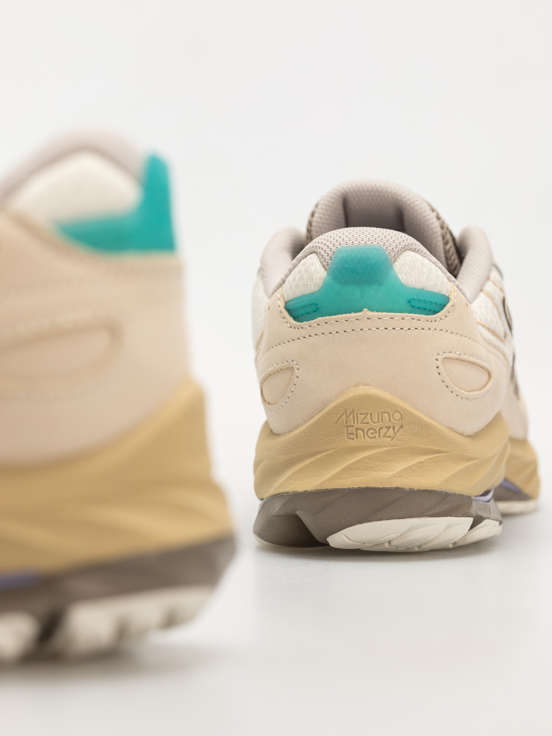 Topánky Mizuno Wave Rider Βeta Premium (summer sand/vintage khaki/cedar)