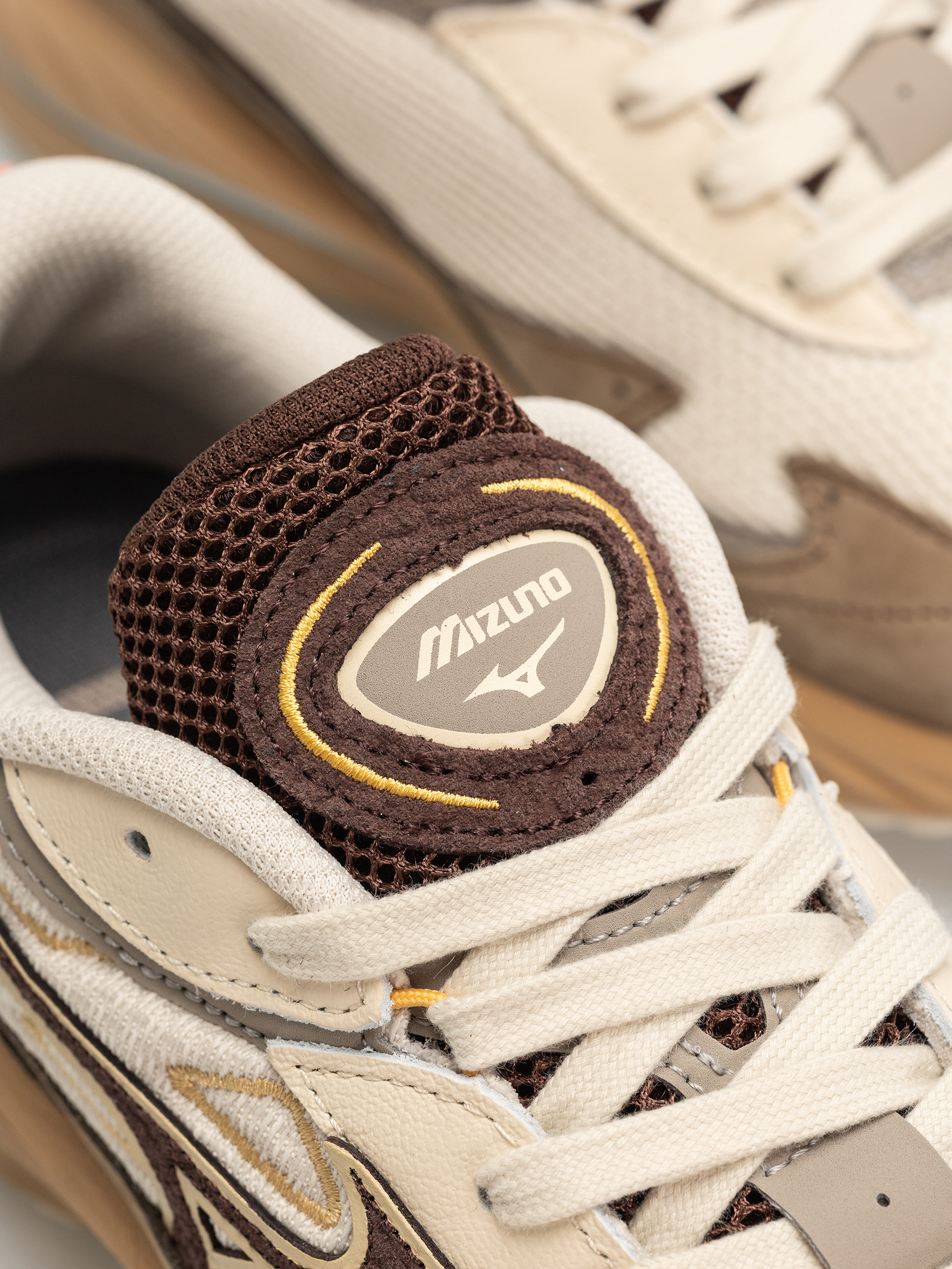 Topánky Mizuno Wave Rider Βeta Premium (vintage khaki/chicory coffee/lantana)