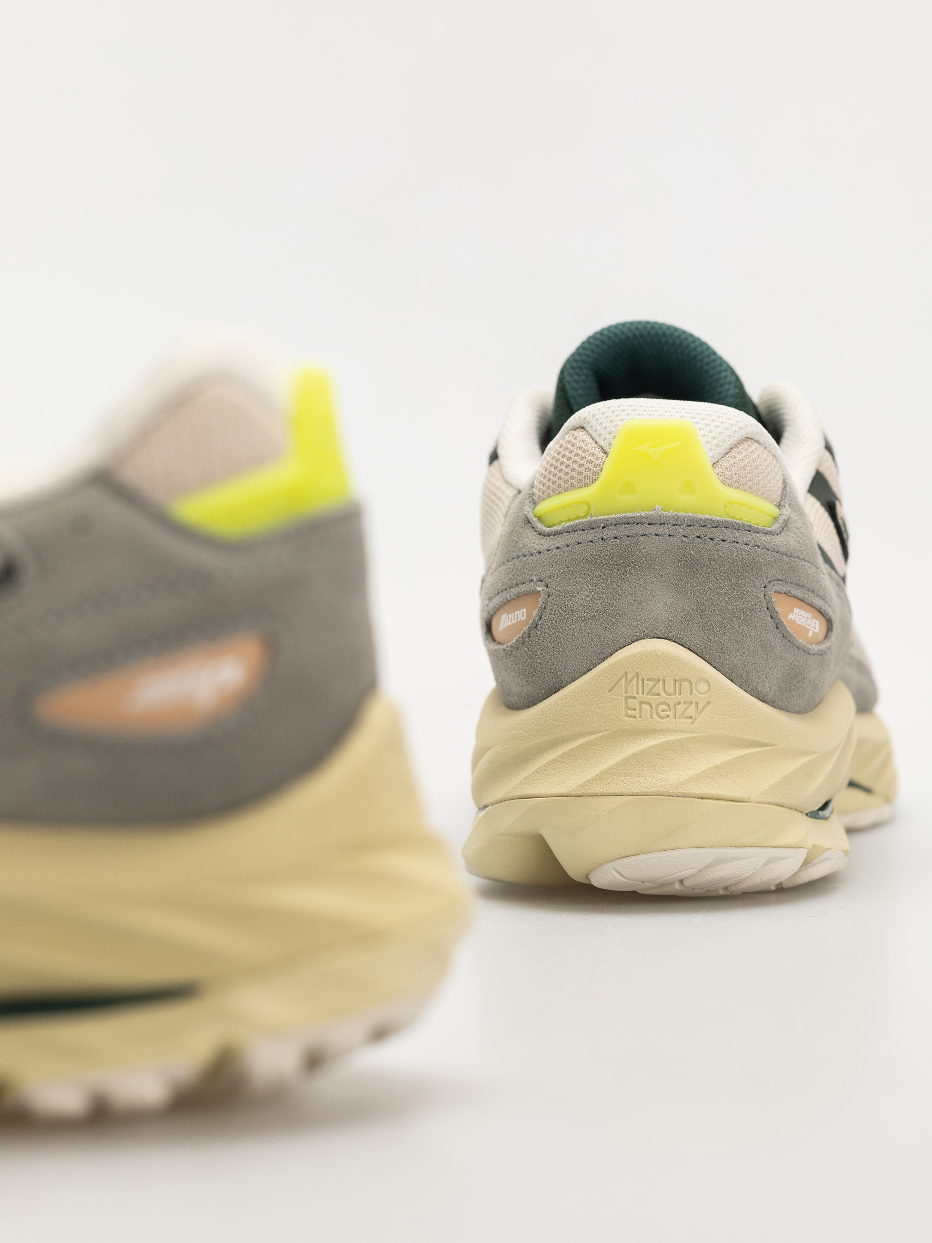 Topánky Mizuno Wave Rider Beta (shadow/pine grove/summer sand)