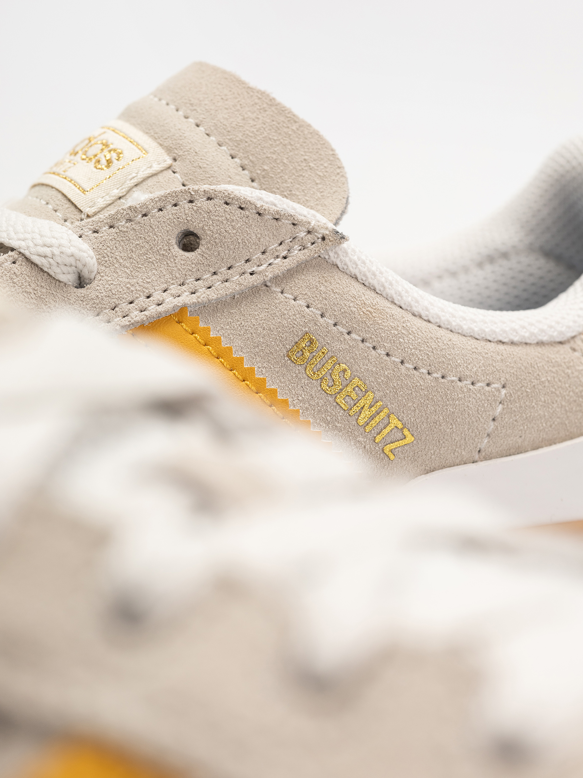 Topánky adidas Busenitz Vulc II (crywht/preyel/goldmt)