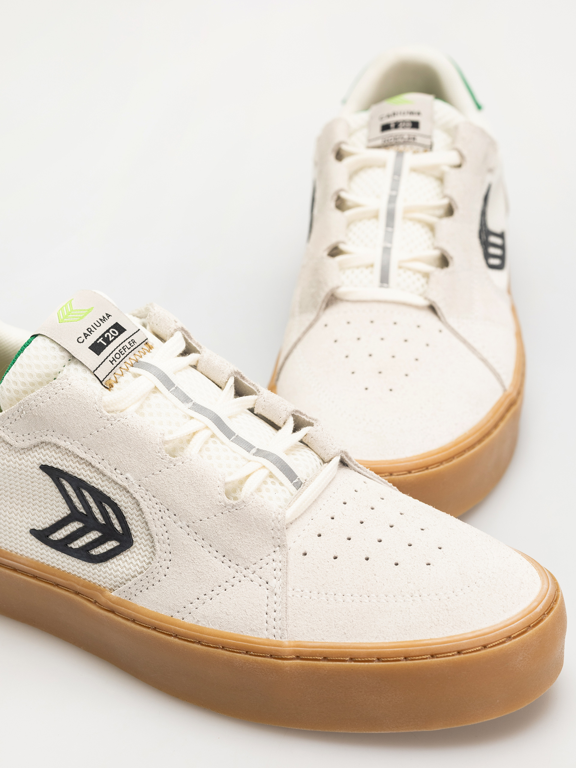 Topánky Cariuma T20 Pro (gum smoke white suede and mesh black logo green)