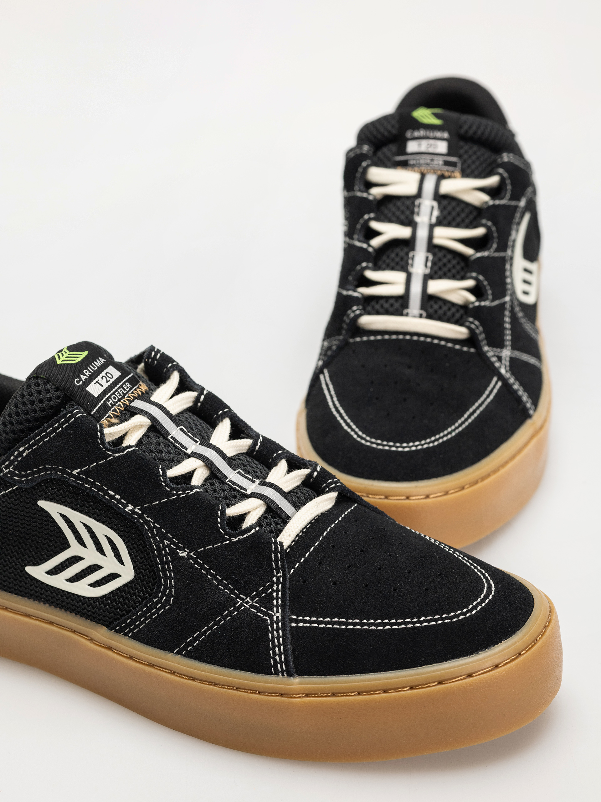 Topánky Cariuma T20 Pro (gum black suede and mesh ivory logo contrast thread)