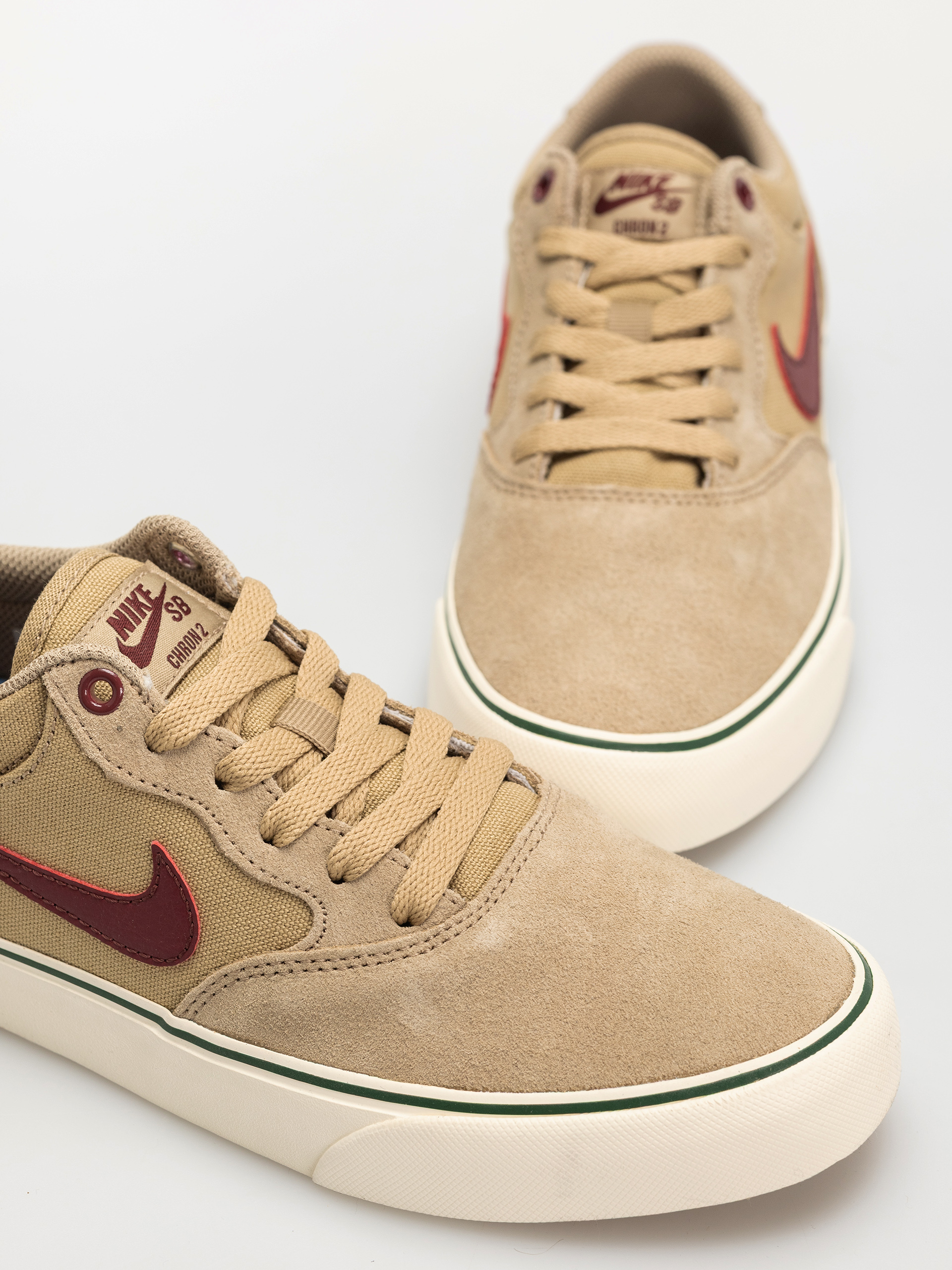 Topánky Nike SB Chron 2 (parachute beige/dark team red)
