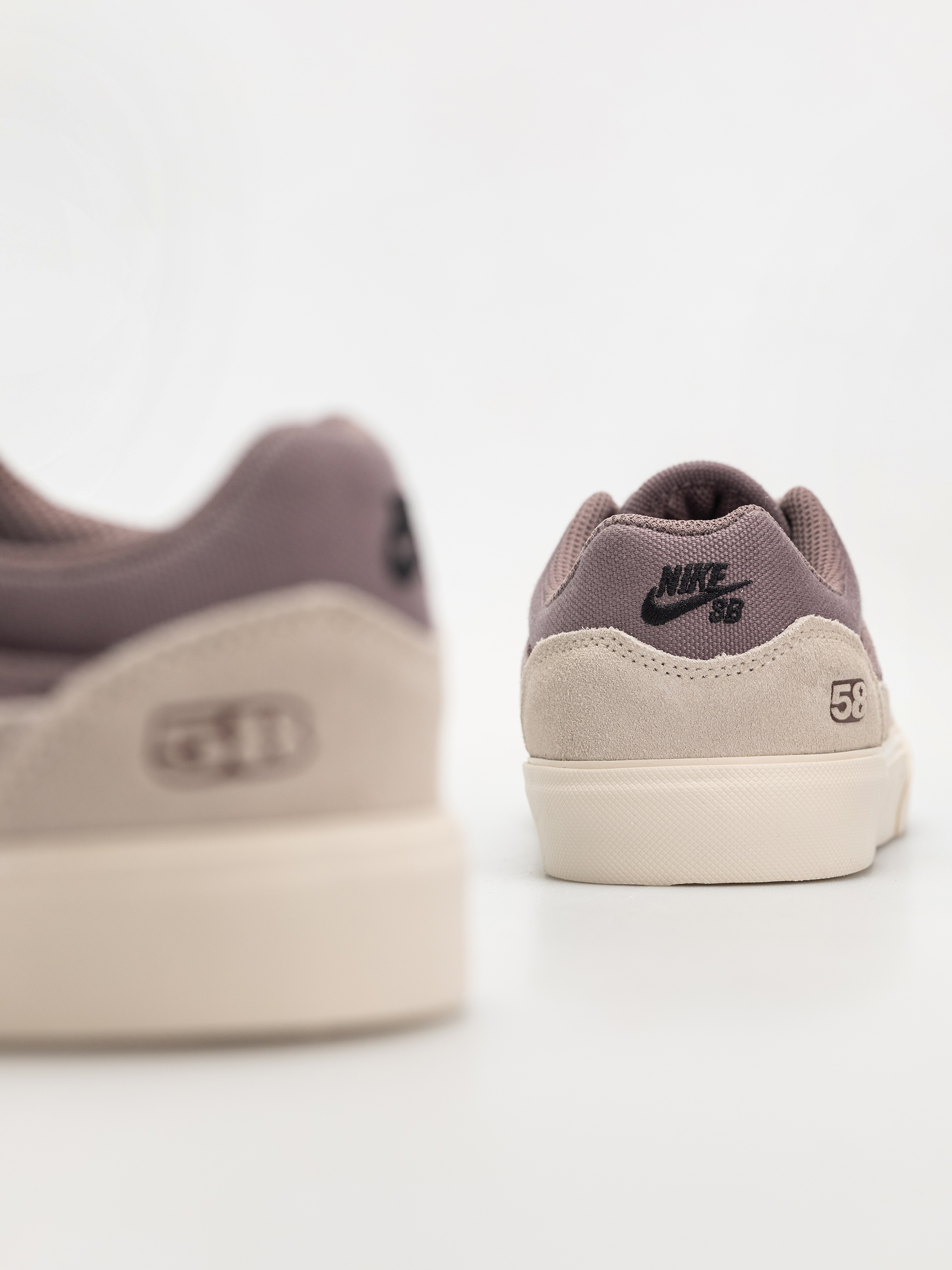 Topánky Nike SB Malor TE (taupe grey/black lt orewood brn cinnamon)